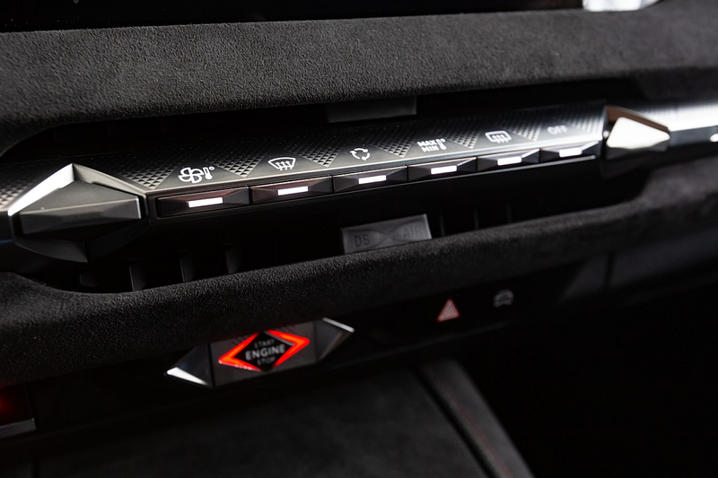 DS Automobiles DS 4 BlueHDi 130 S&S EAT8 Performance Line — photo 10