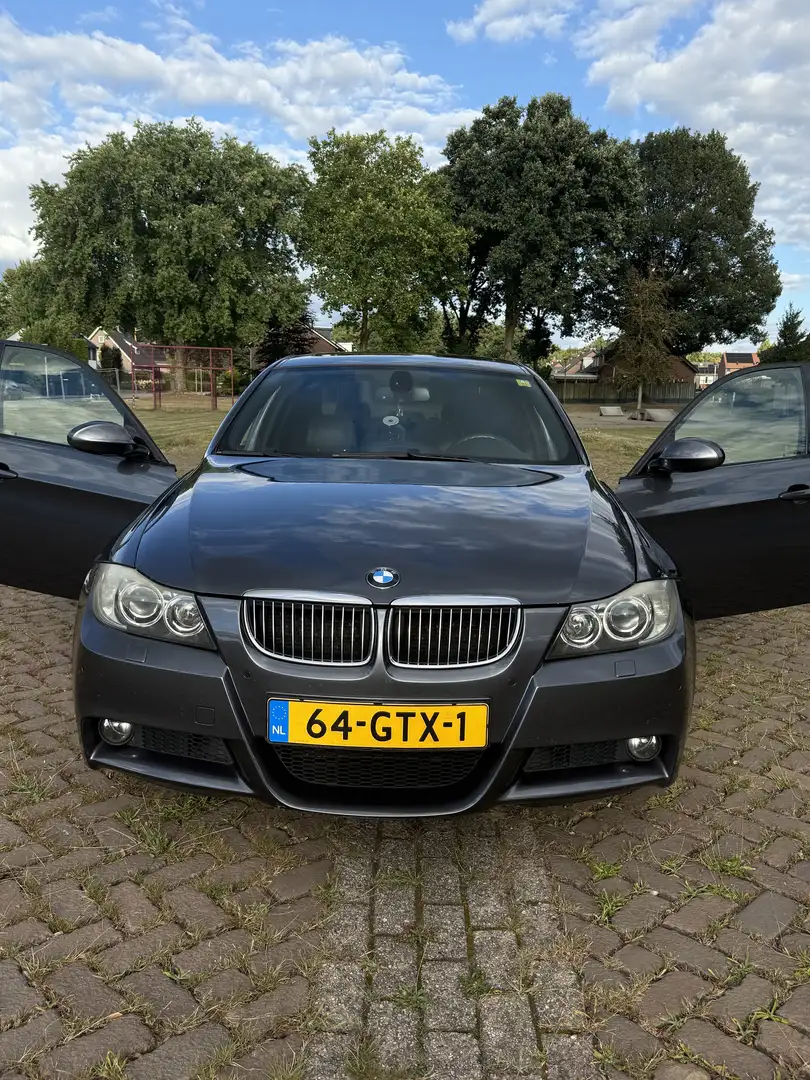 BMW 320 320i - 1