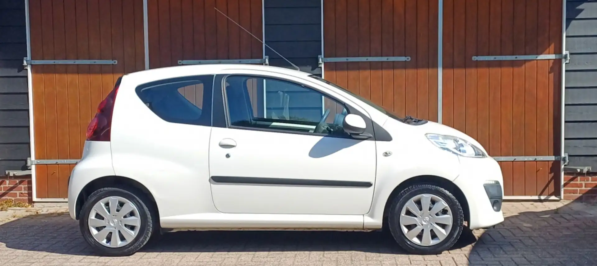 Peugeot 107 1.0 Active, Airco, NAP, Elektrische ramen, LED ver Wit - 2