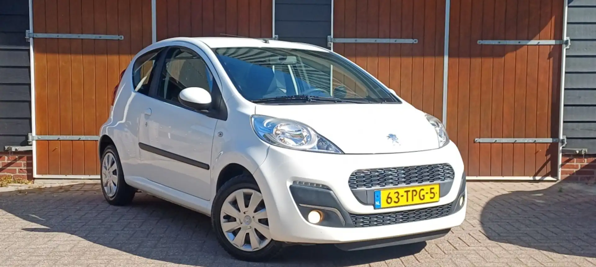 Peugeot 107 1.0 Active, Airco, NAP, Elektrische ramen, LED ver Wit - 1