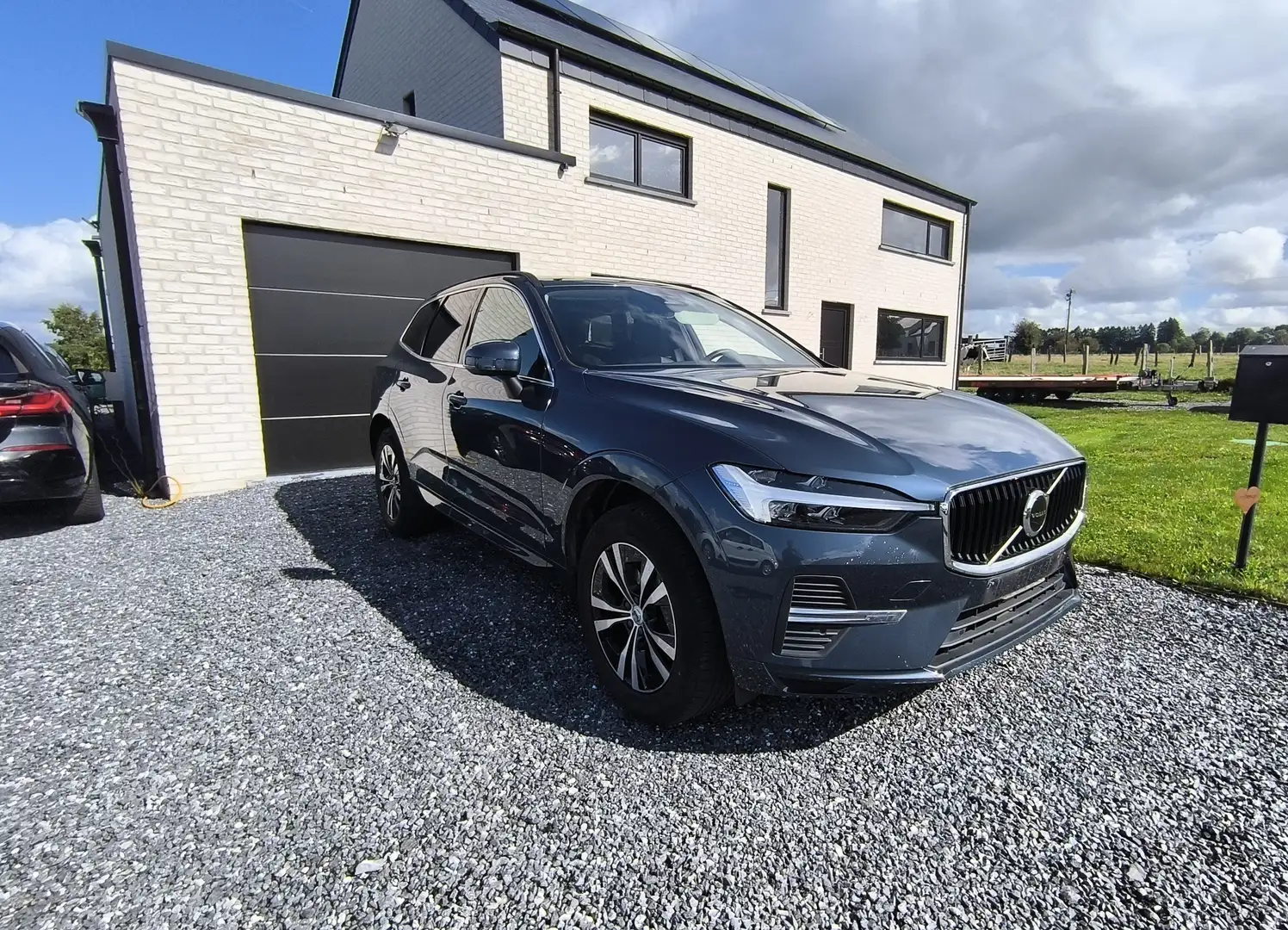 Volvo XC60 B4 D geartronic momentum pro Grijs - 2