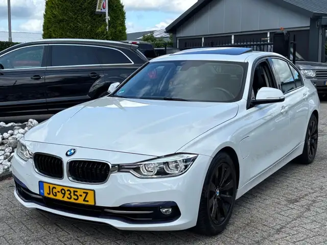 BMW 330 3-serie 330e Sport Sedan 2016 Wit Schuifdak Leer N