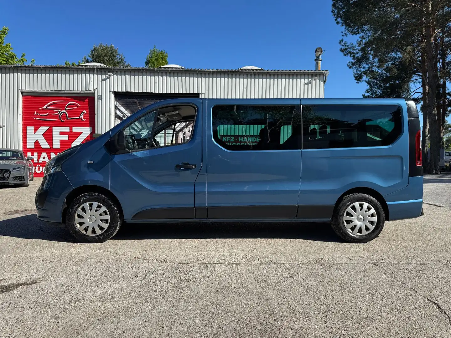 Opel Vivaro ViVARO 1.6CDTi KOMFORT LANG 1.HAND NAVi 9-SiTZER Bleu - 2