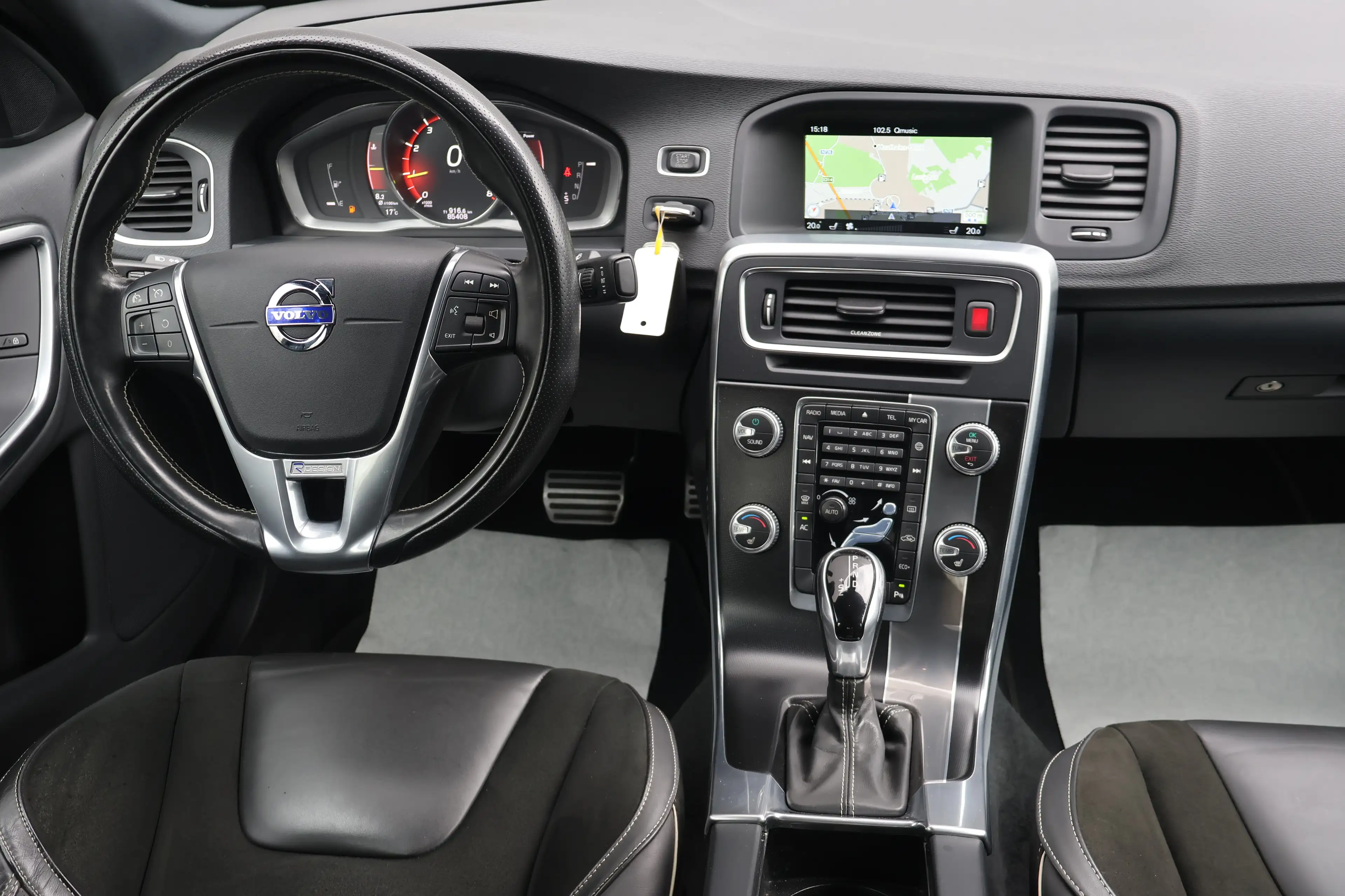 Volvo S60 S60 2.0 T4 Momentum R-Design Geartronic Garantie * — photo 6