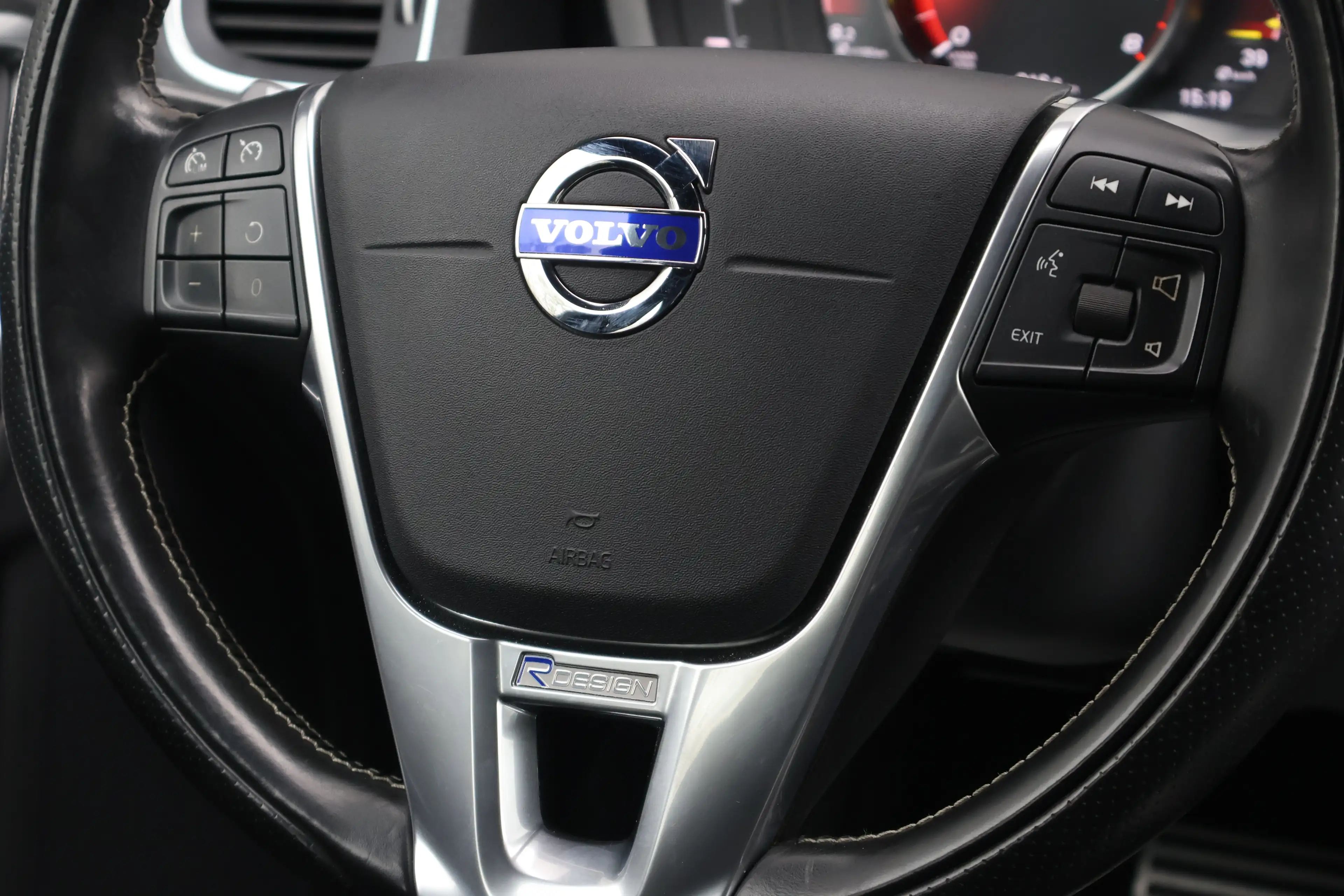 Volvo S60 S60 2.0 T4 Momentum R-Design Geartronic Garantie * — photo 11
