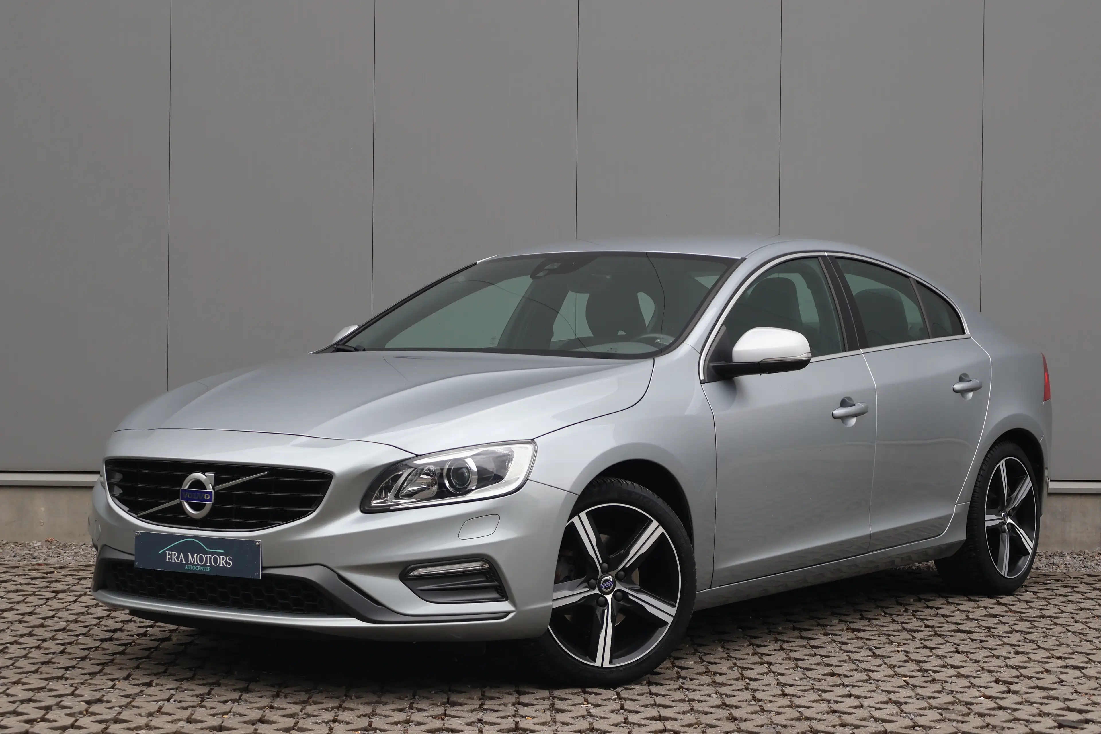 Volvo S60 S60 2.0 T4 Momentum R-Design Geartronic Garantie *