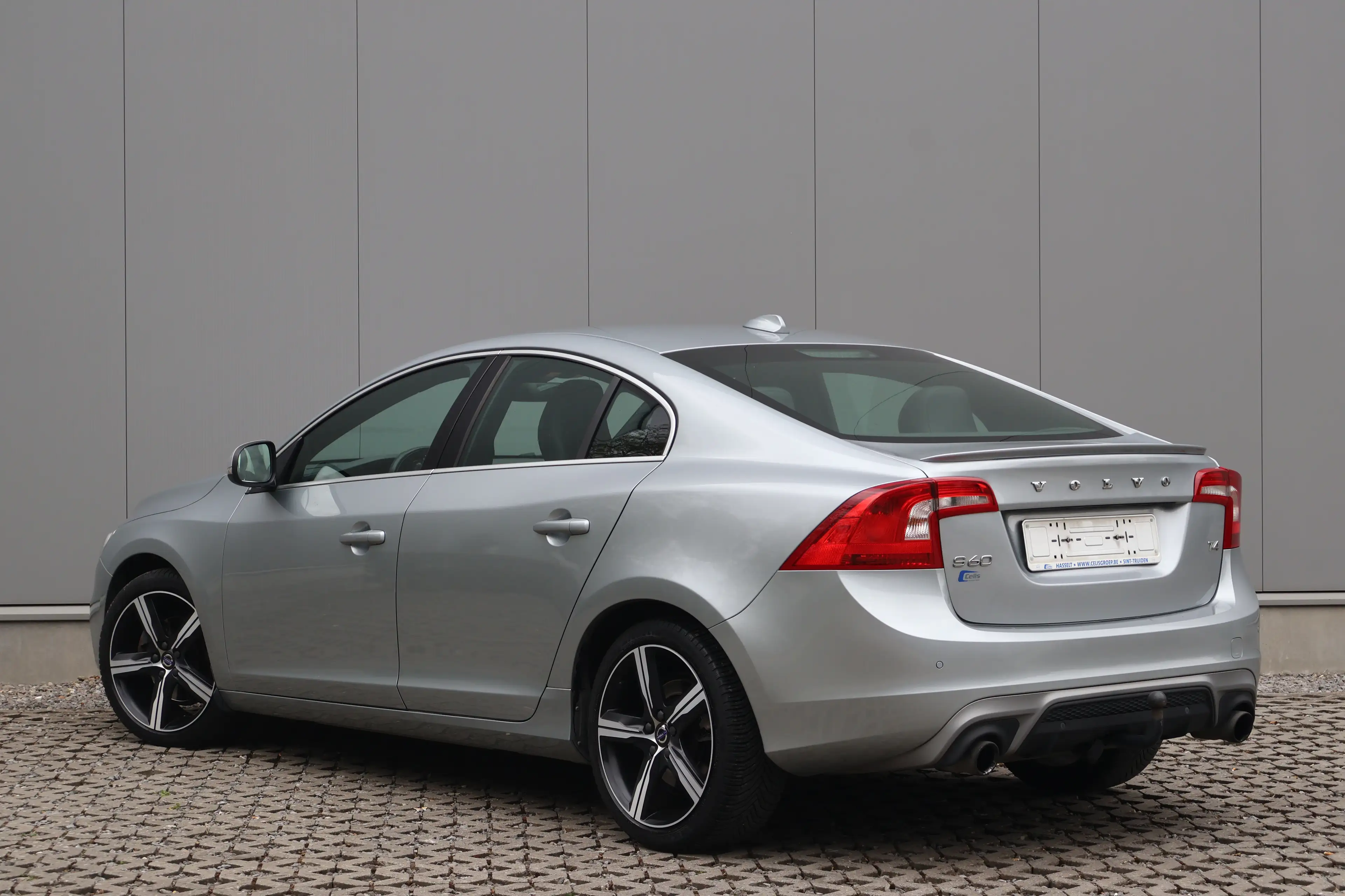 Volvo S60 S60 2.0 T4 Momentum R-Design Geartronic Garantie * — photo 3