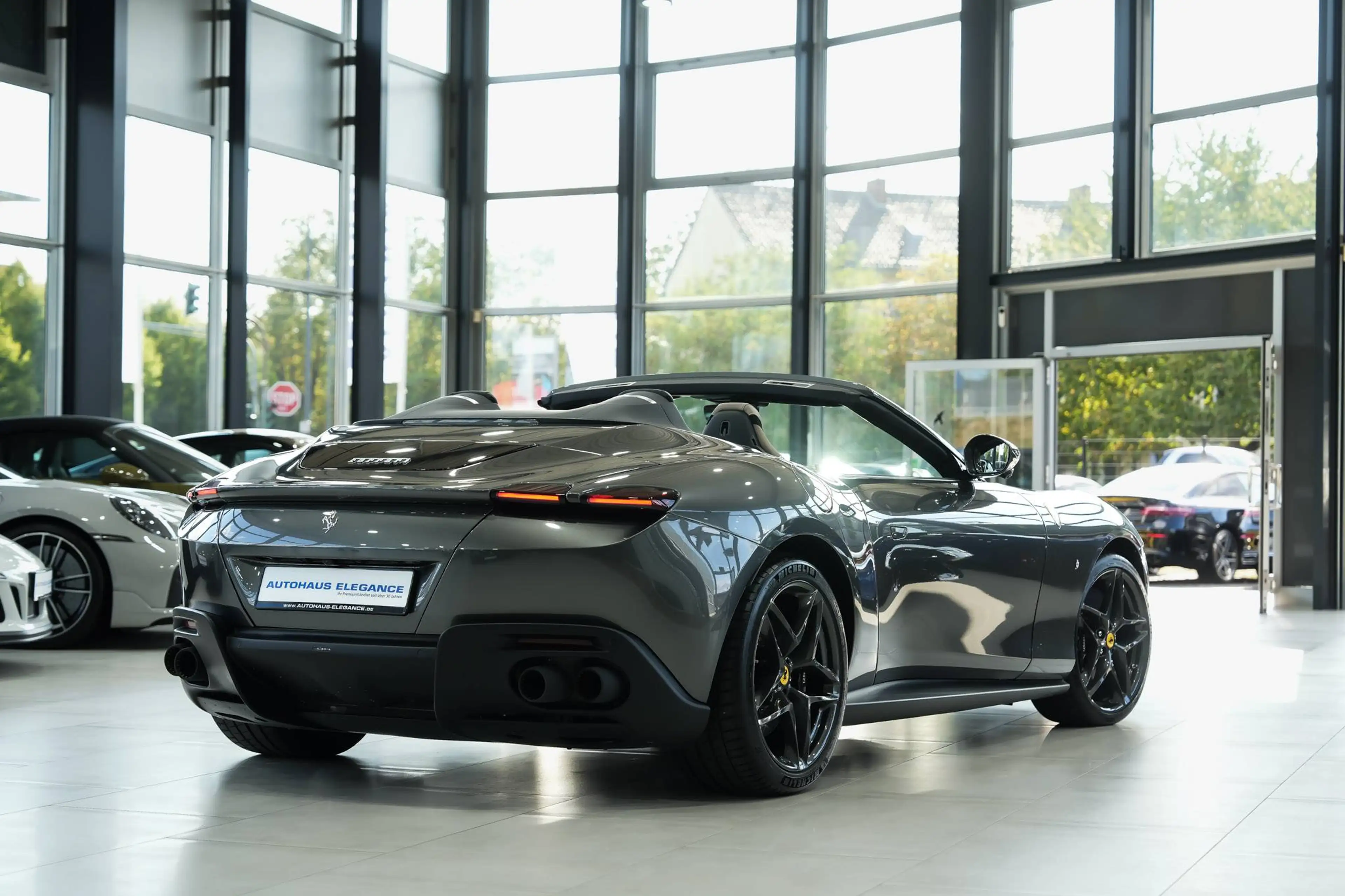 Ferrari Roma Spider*1.HAND*CARBON-LED*SONDERAUSSTATTUNG — photo 2