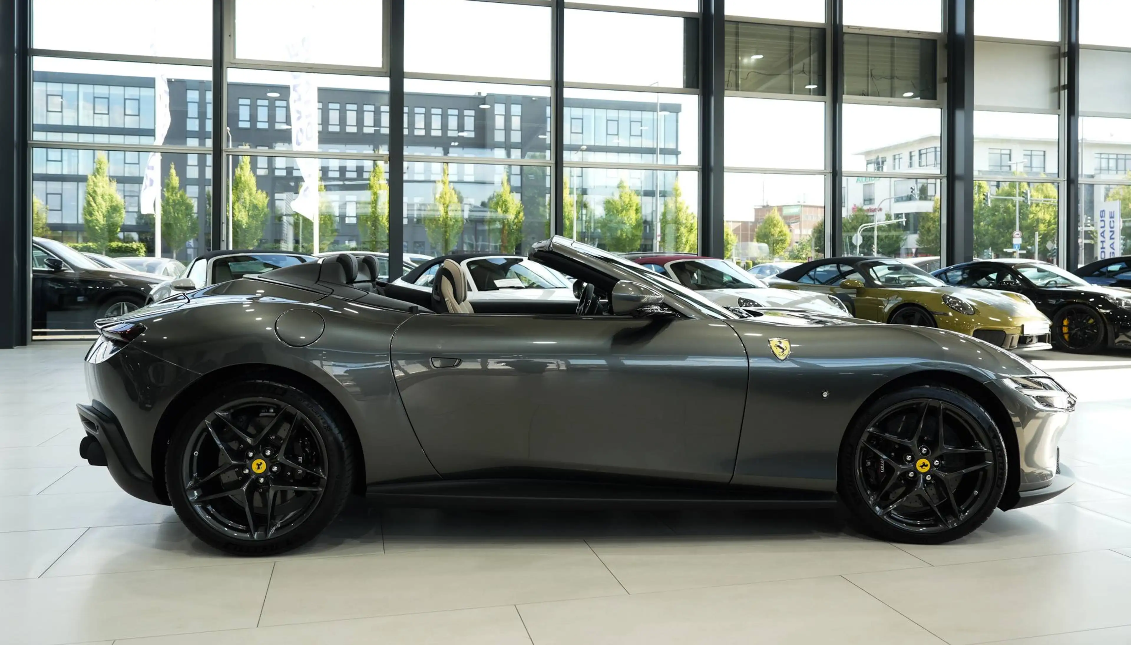 Ferrari Roma Spider*1.HAND*CARBON-LED*SONDERAUSSTATTUNG — photo 4