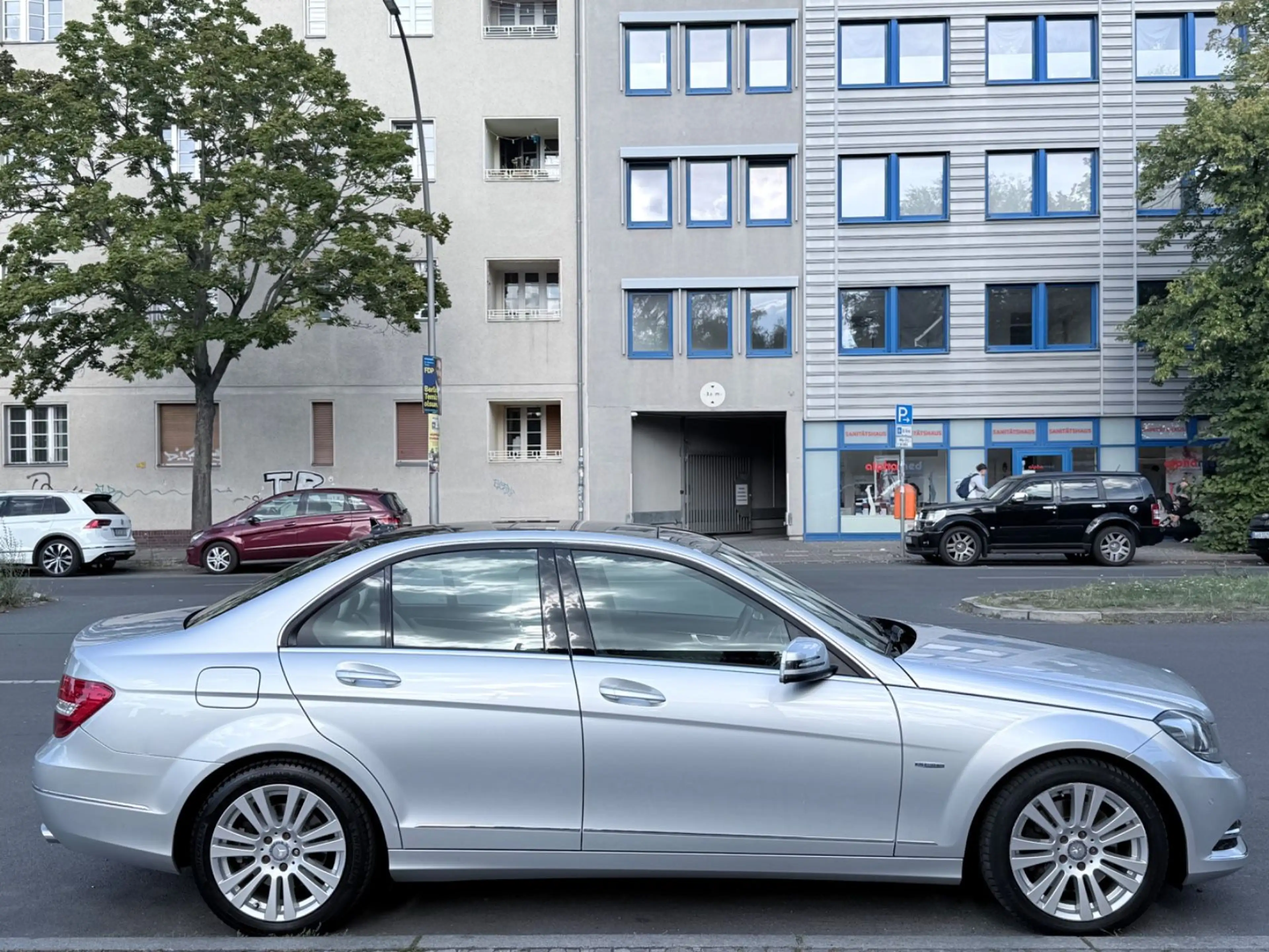 Mercedes-Benz C 350 4MATIC ELEGANCE *1-HAND*NAXI*BI-XENON*PANO — photo 5