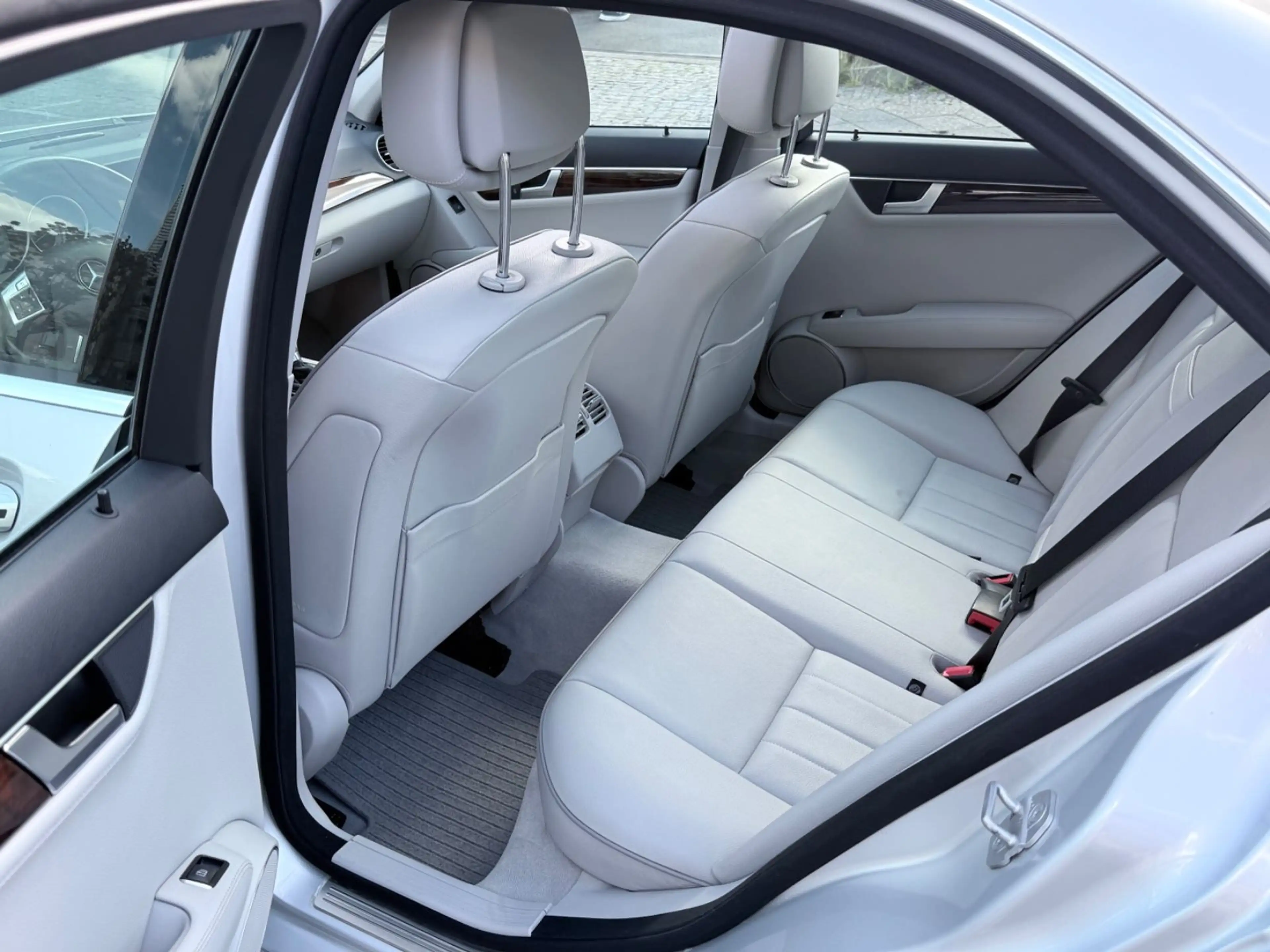 Mercedes-Benz C 350 4MATIC ELEGANCE *1-HAND*NAXI*BI-XENON*PANO — photo 10