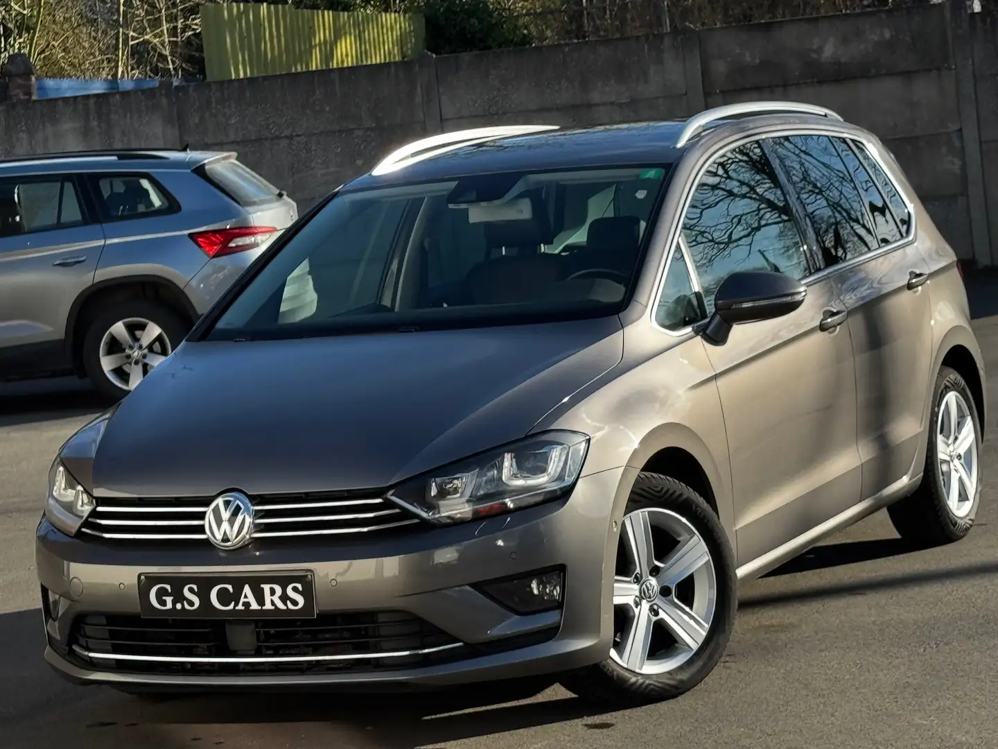 Volkswagen Golf Sportsvan 1.6 CR TDi Highline DSG//PDC//ASS FREIN//NAV// Gris - 1