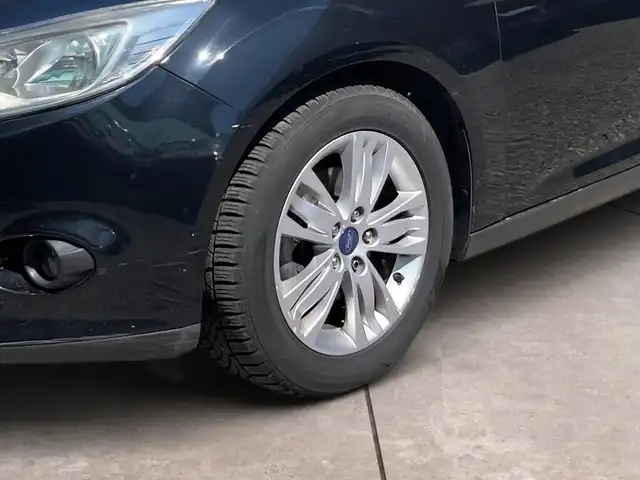 Ford Focus view 15