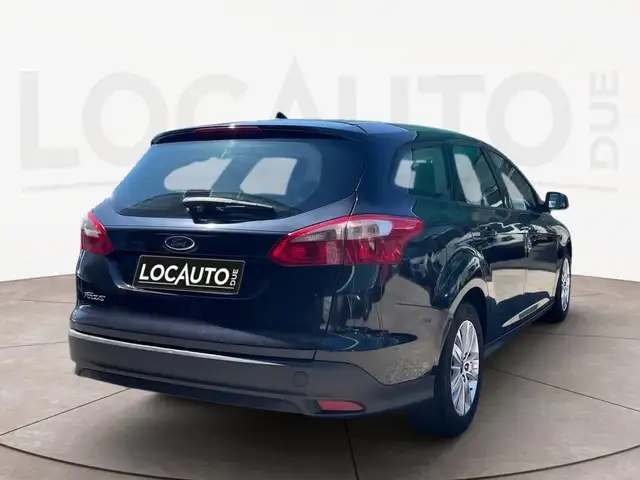 Ford Focus view 3