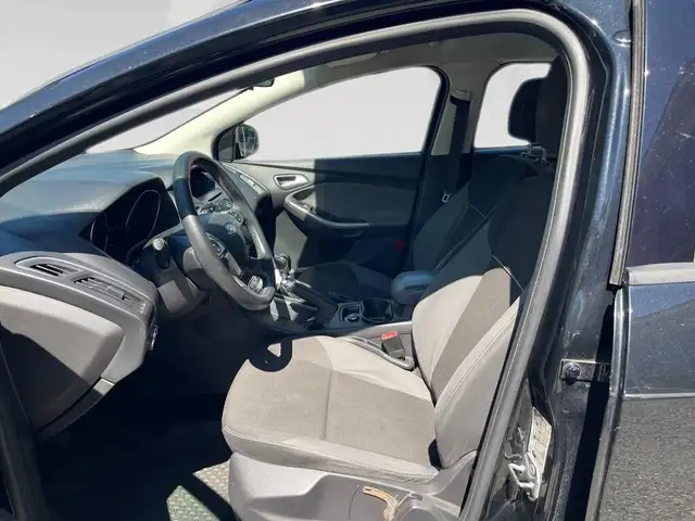 Ford Focus view 6