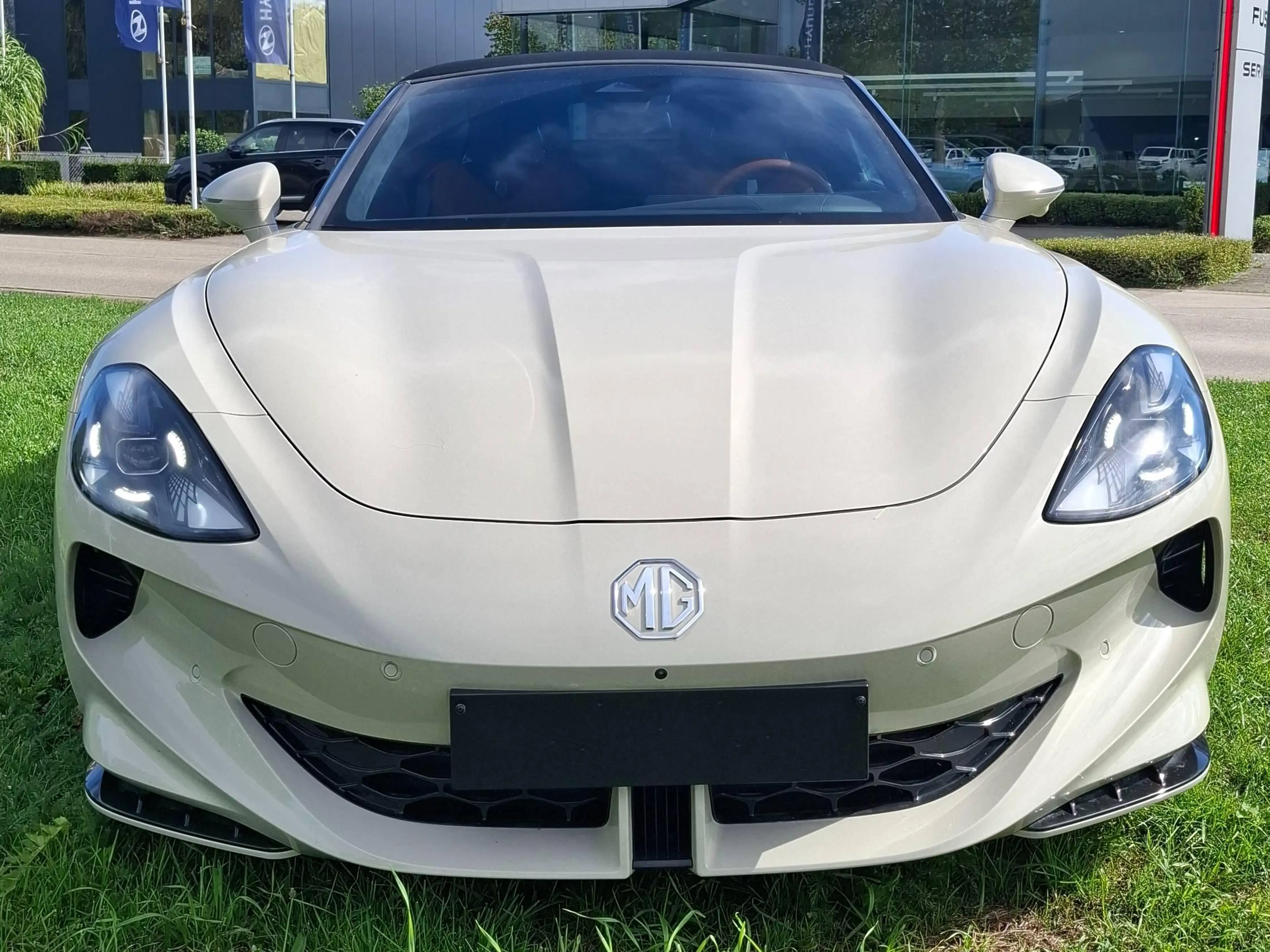 MG Cyberster Cyberster 77 kWh Trophy Extended Range 100th Anniversary — photo 5