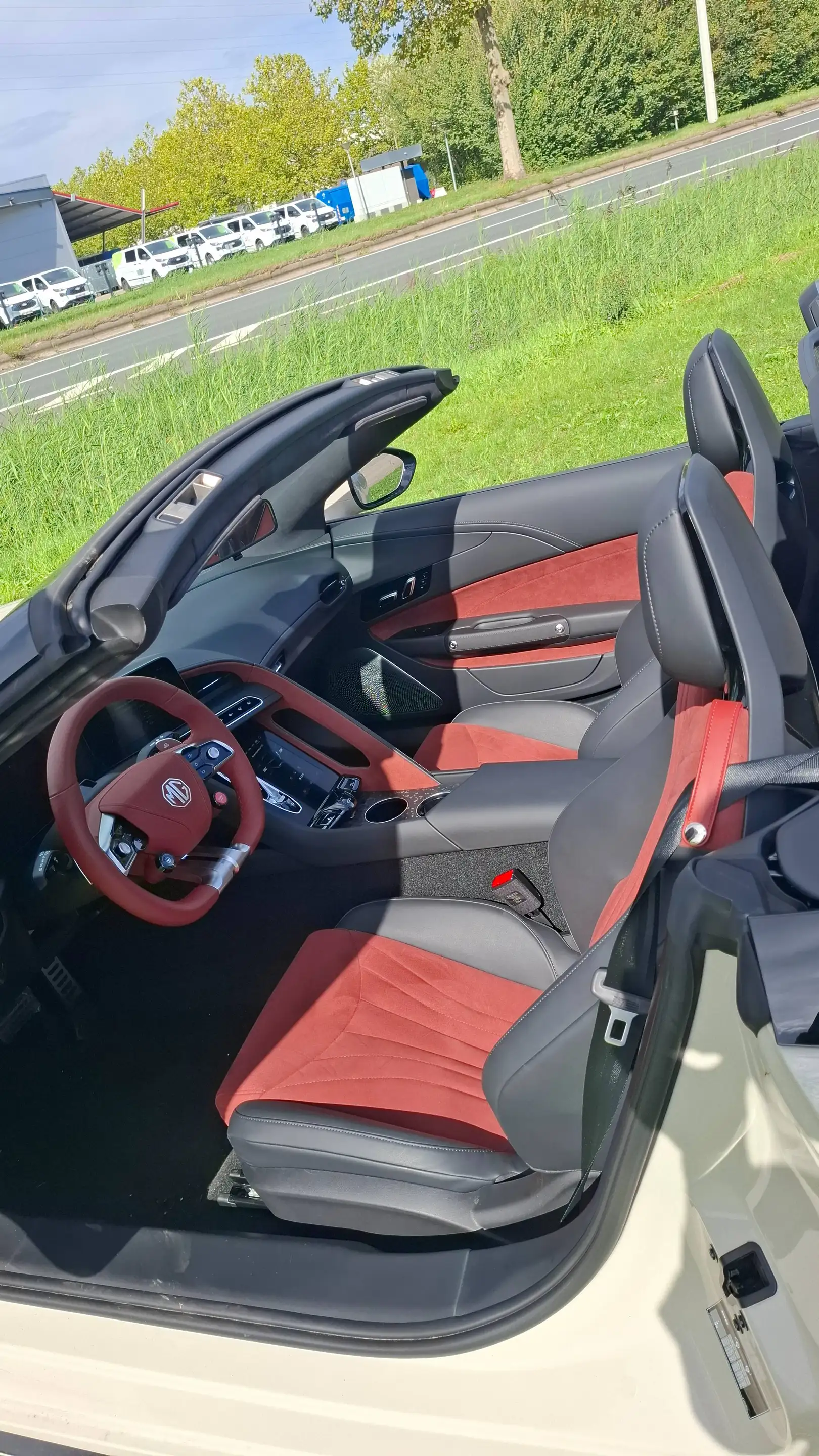 MG Cyberster Cyberster 77 kWh Trophy Extended Range 100th Anniversary — photo 15