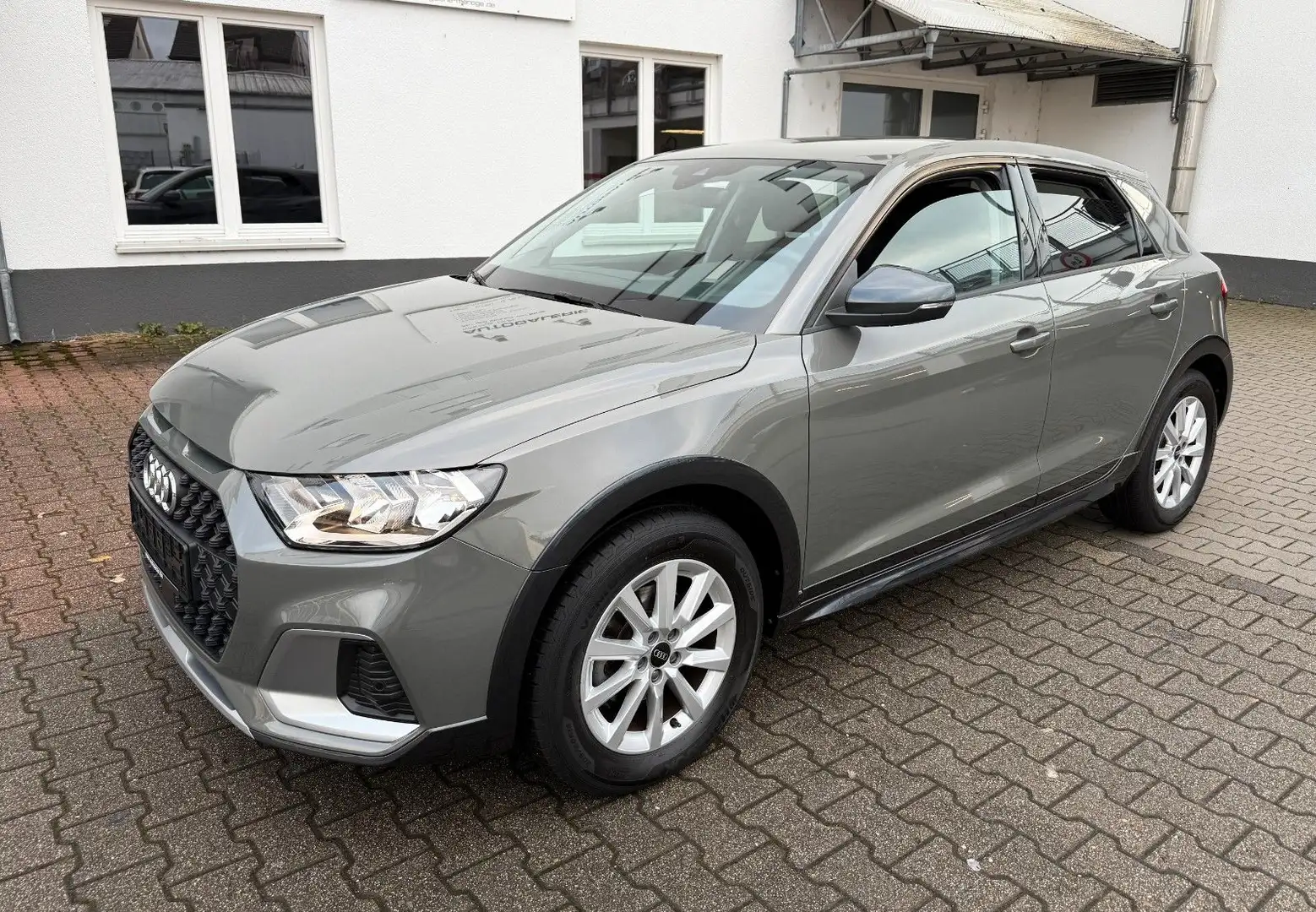 Audi A1 ALLSTREET 30 TFSI NAVI/SHZ/VIRTUAL/1HAND Grau - 1