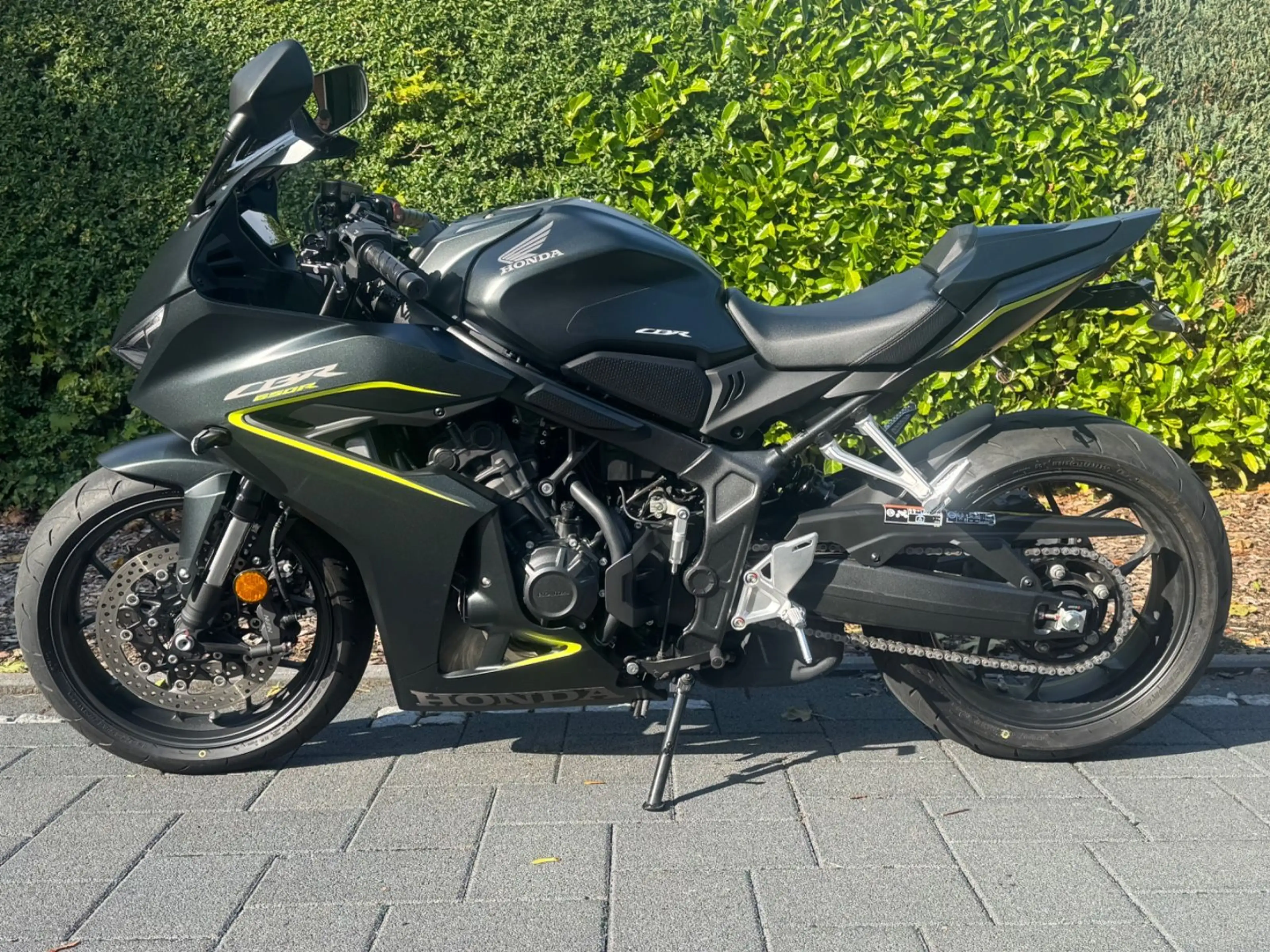 Honda CBR 650 R E-Clutch nur 850km :-)35KW UVP 11.339€