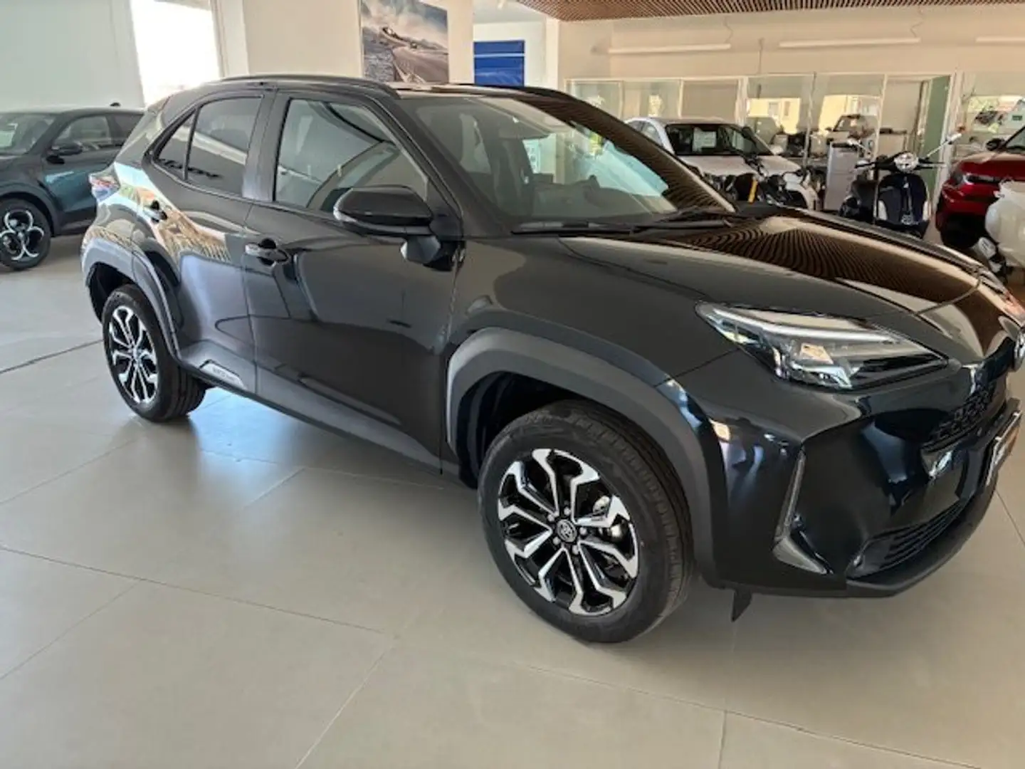 Toyota Yaris Cross Yaris Cross 1.5h Trend fwd 115cv e-cvt - km ZERO Noir - 2