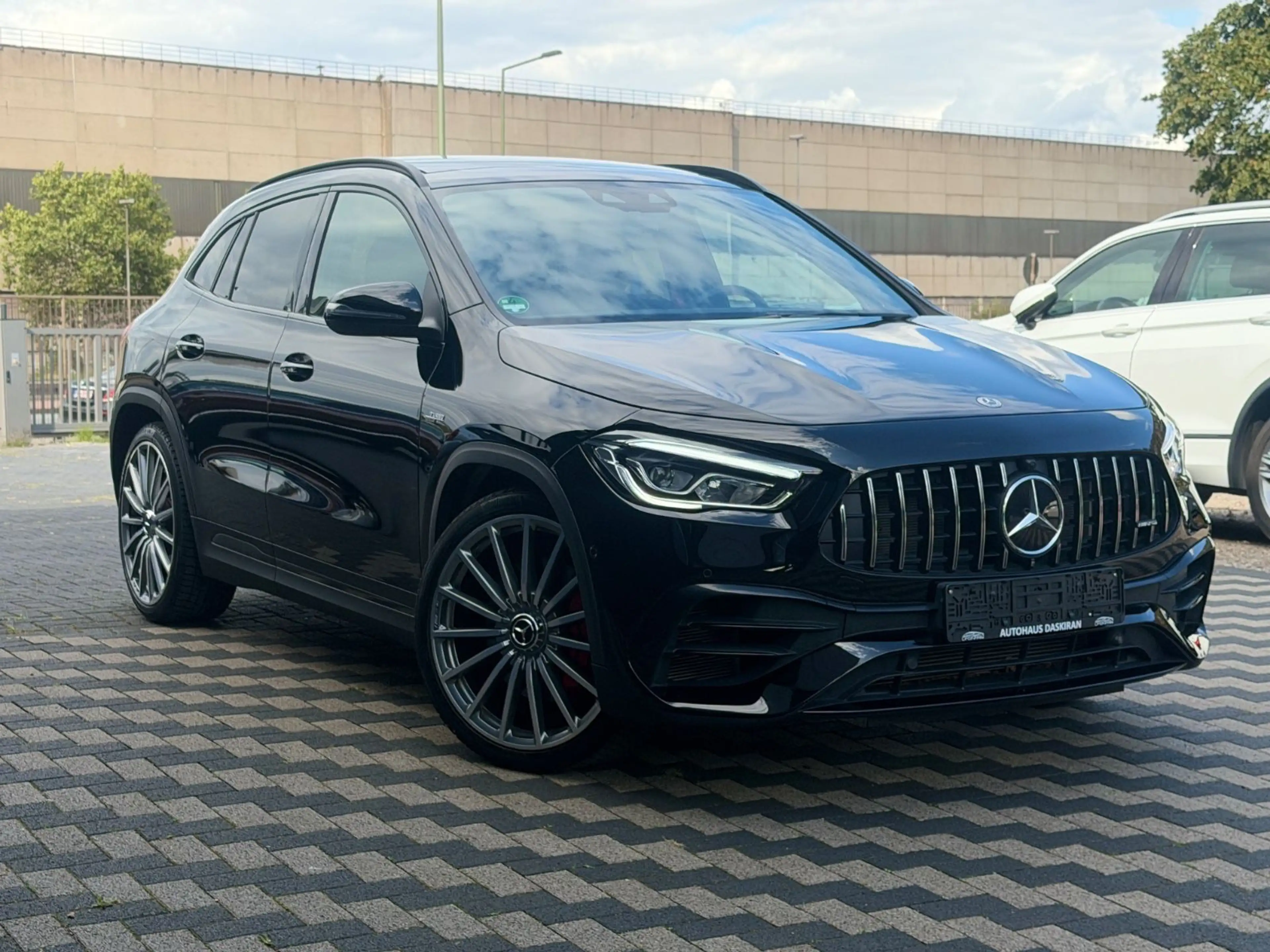 Mercedes-Benz GLA 45 AMG S 4Matic+ Pano Digital.T Leder LED — photo 3