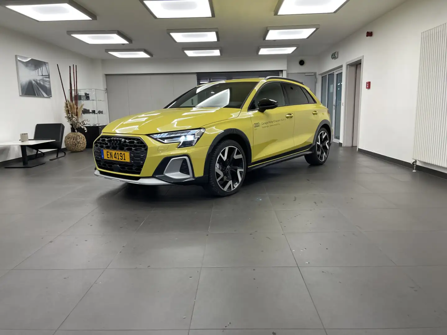 Audi A3 Allstreet 35 TFSI Jaune - 1