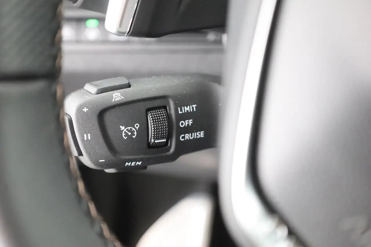 Peugeot 5008 1.2 e-THP EAT8 GT 7-Sitzer LED Leder Navi, миниатюра 18