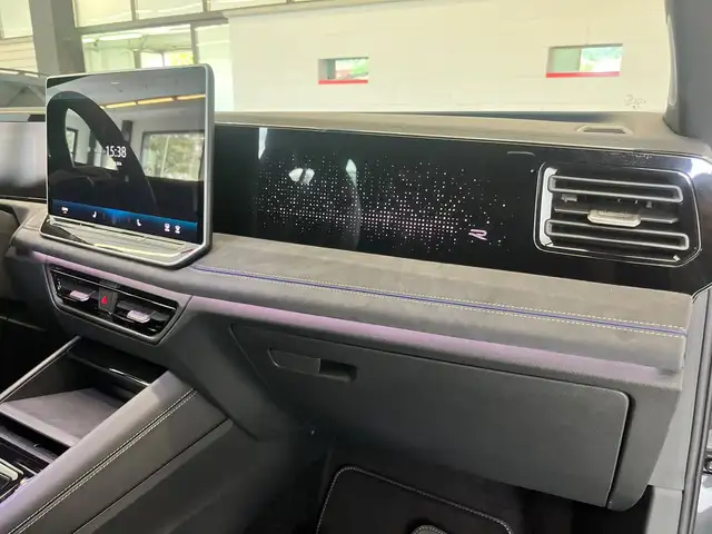 Volkswagen Tiguan view 12