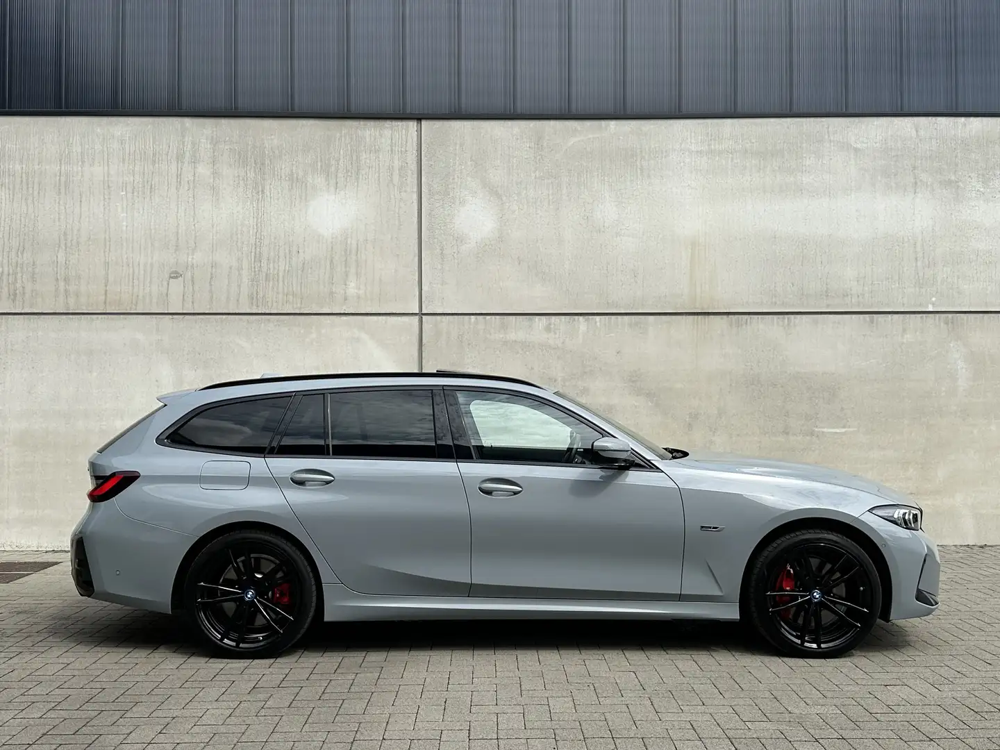 BMW 330 330e Touring xDrive Aut. M Sport PRO*PANO*CAMERA* Gris - 2