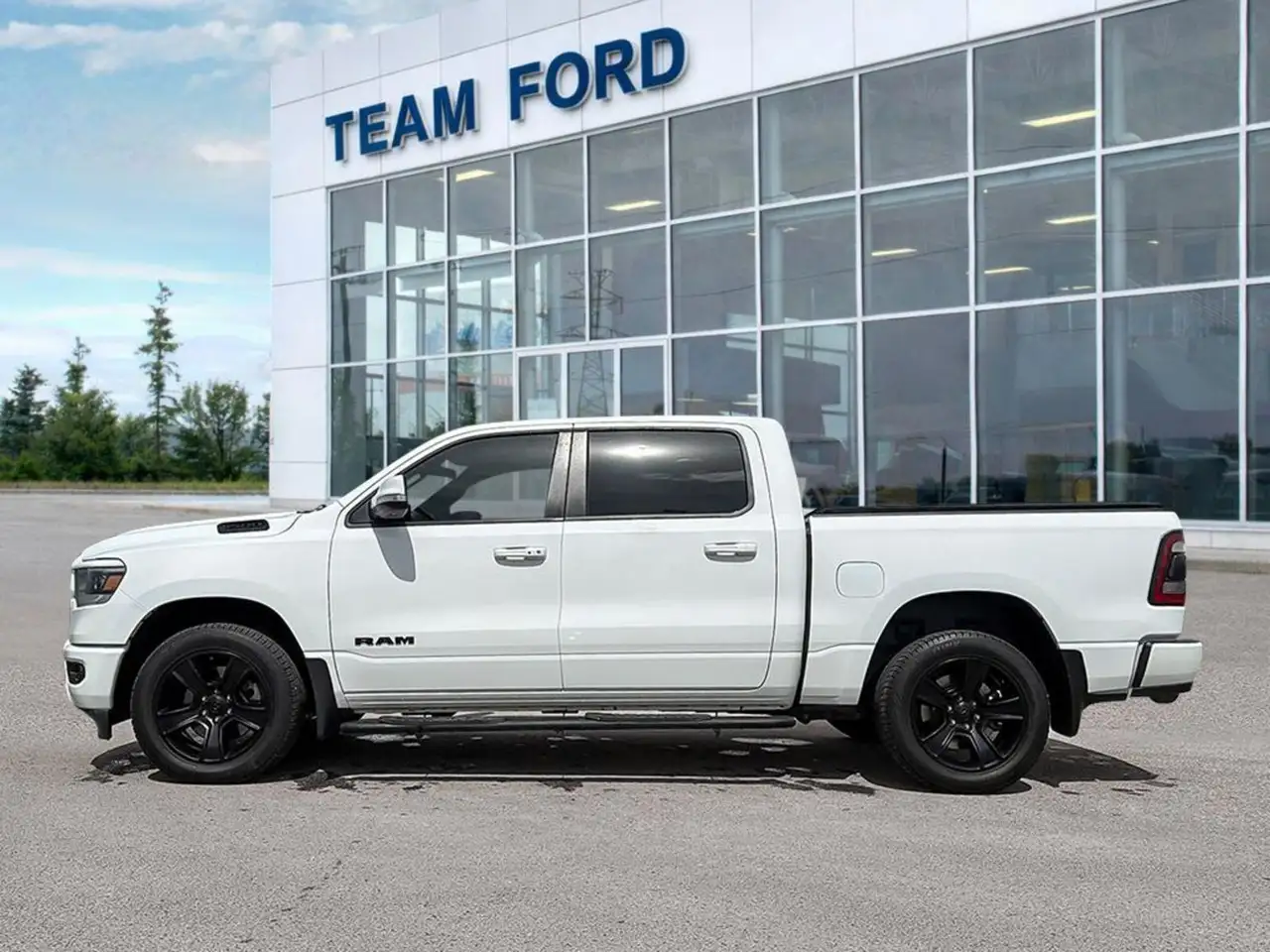 RAM 1500 снимка RAM 1500