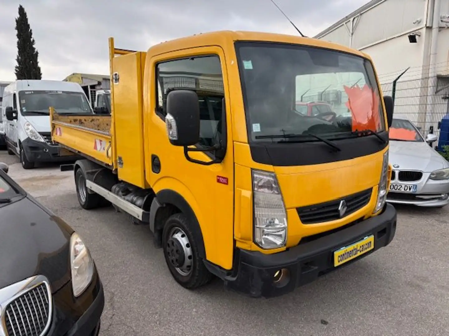 Renault MAXITY COFFRE-BENNE 2.5 DXI 145 Galben - 2