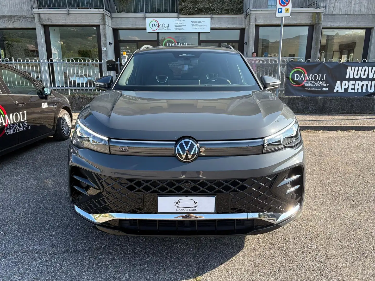 Volkswagen Tiguan Tiguan 2.0 tdi R-Line 150cv dsg Grigio - 2