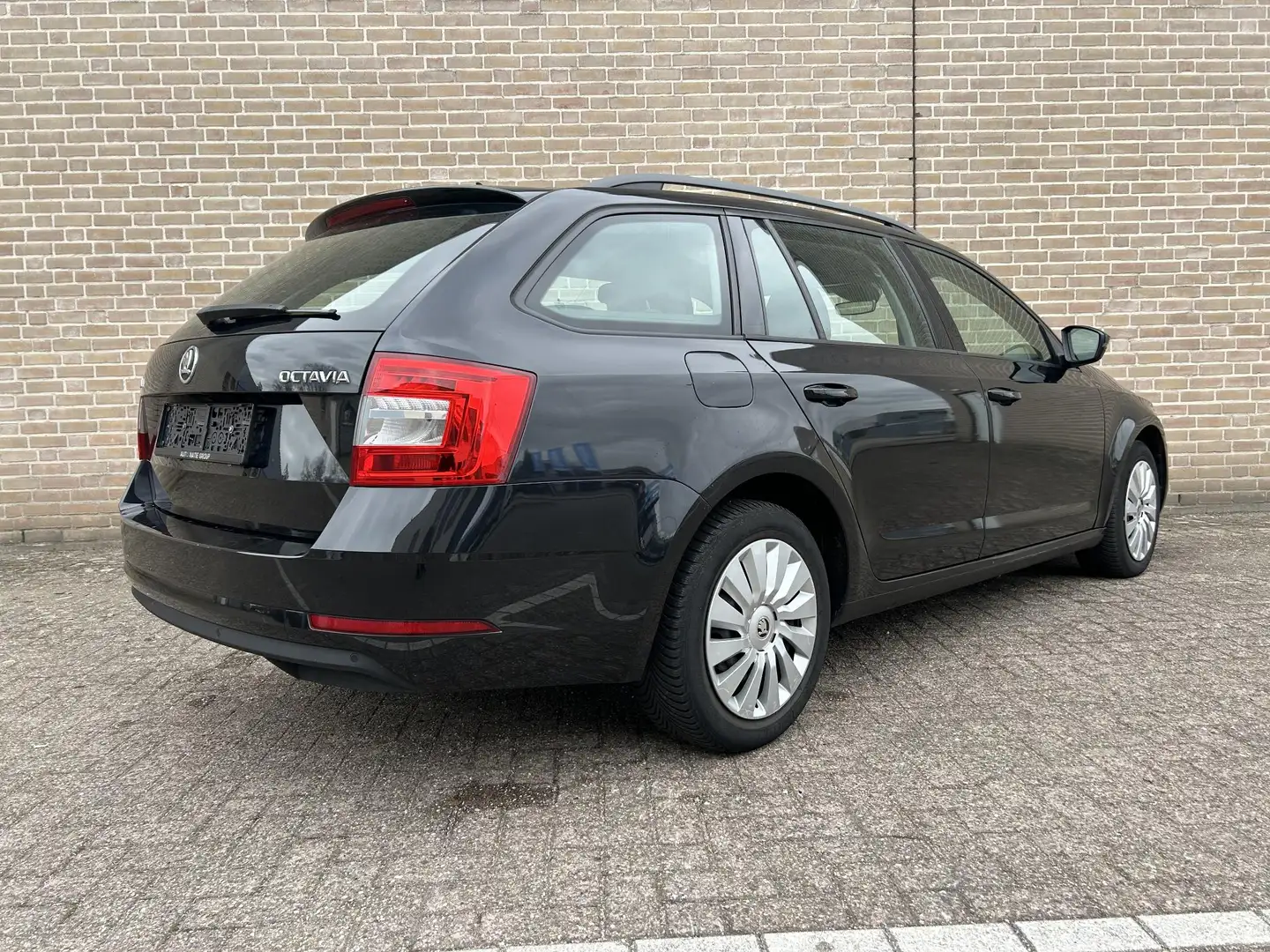 Skoda Octavia Combi 1.6 TDI Greentech Active | € 6.450,- NETTO! - 2