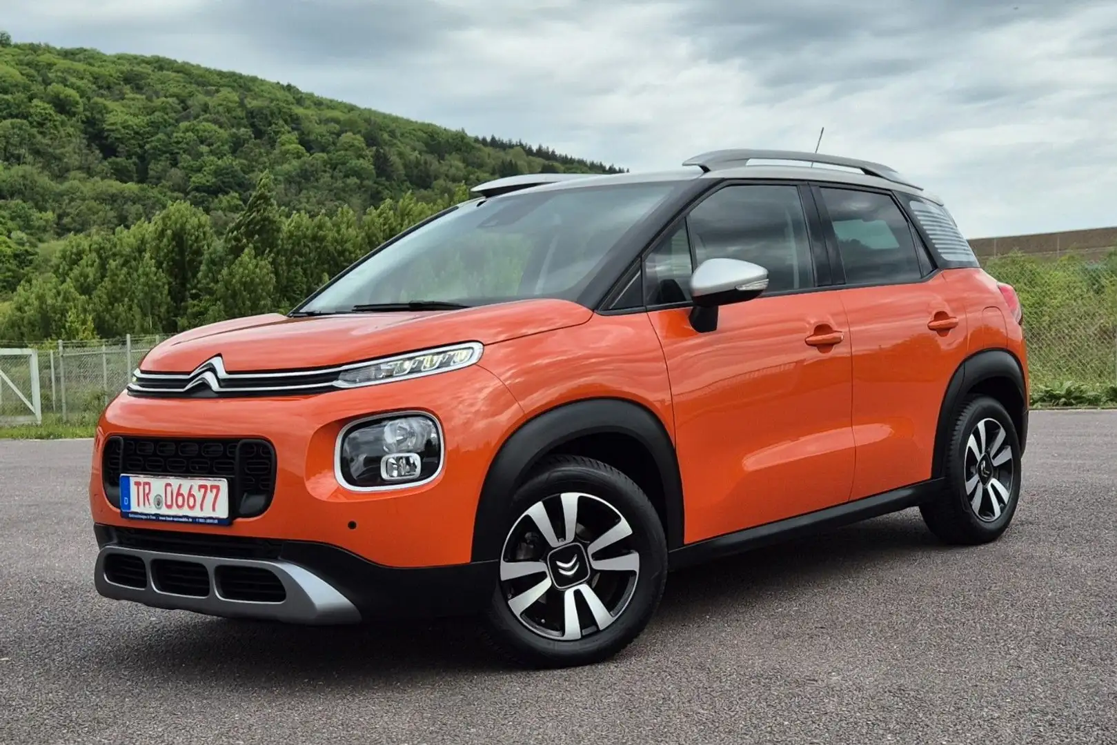 Citroen C3 Aircross 1.6 HDi Shine, Navi, Connect Apps. Orange - 1