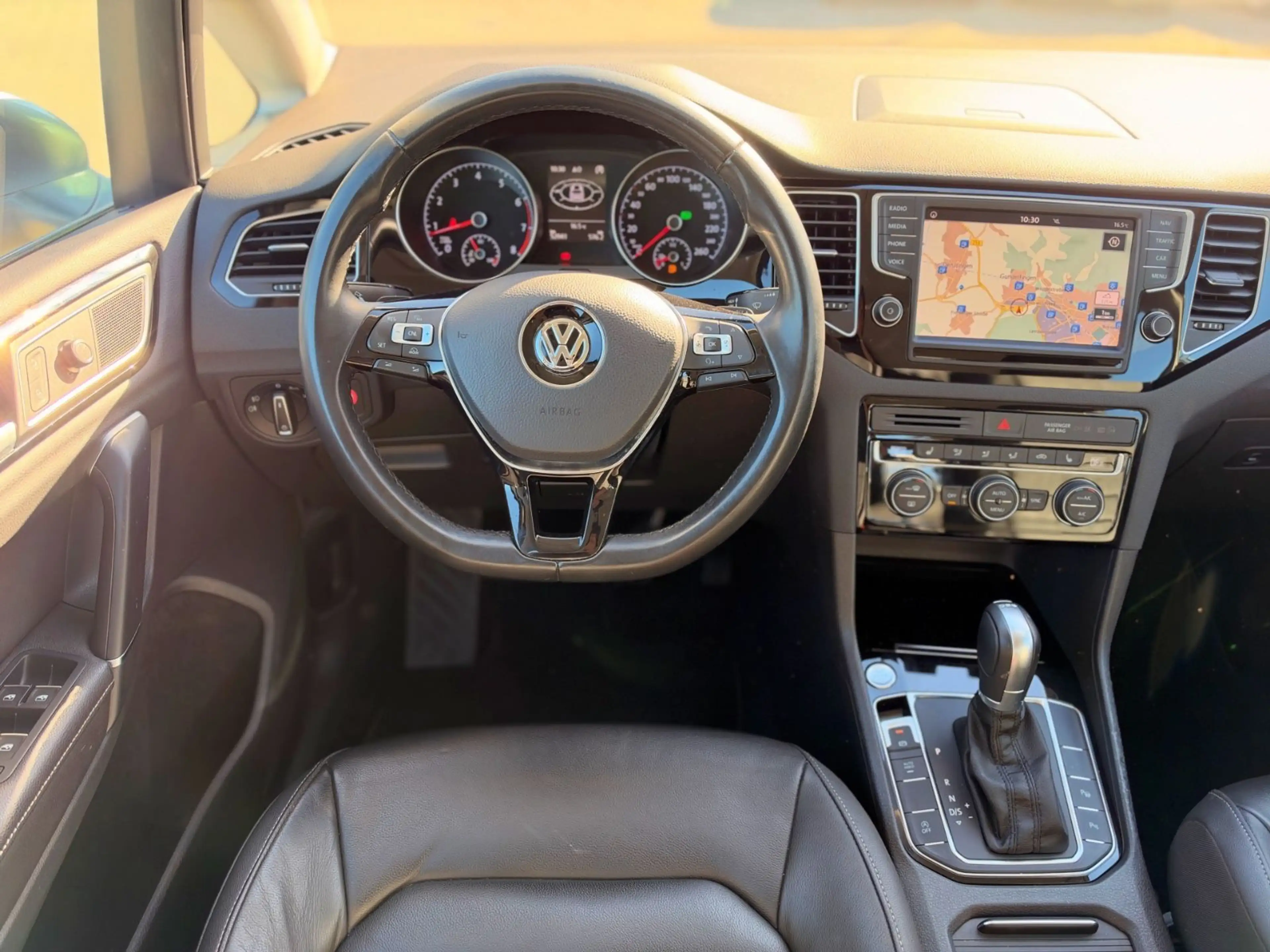 Volkswagen Golf Sportsvan VII Highline 1.4 TSI DSG/NAVI/LED — photo 10