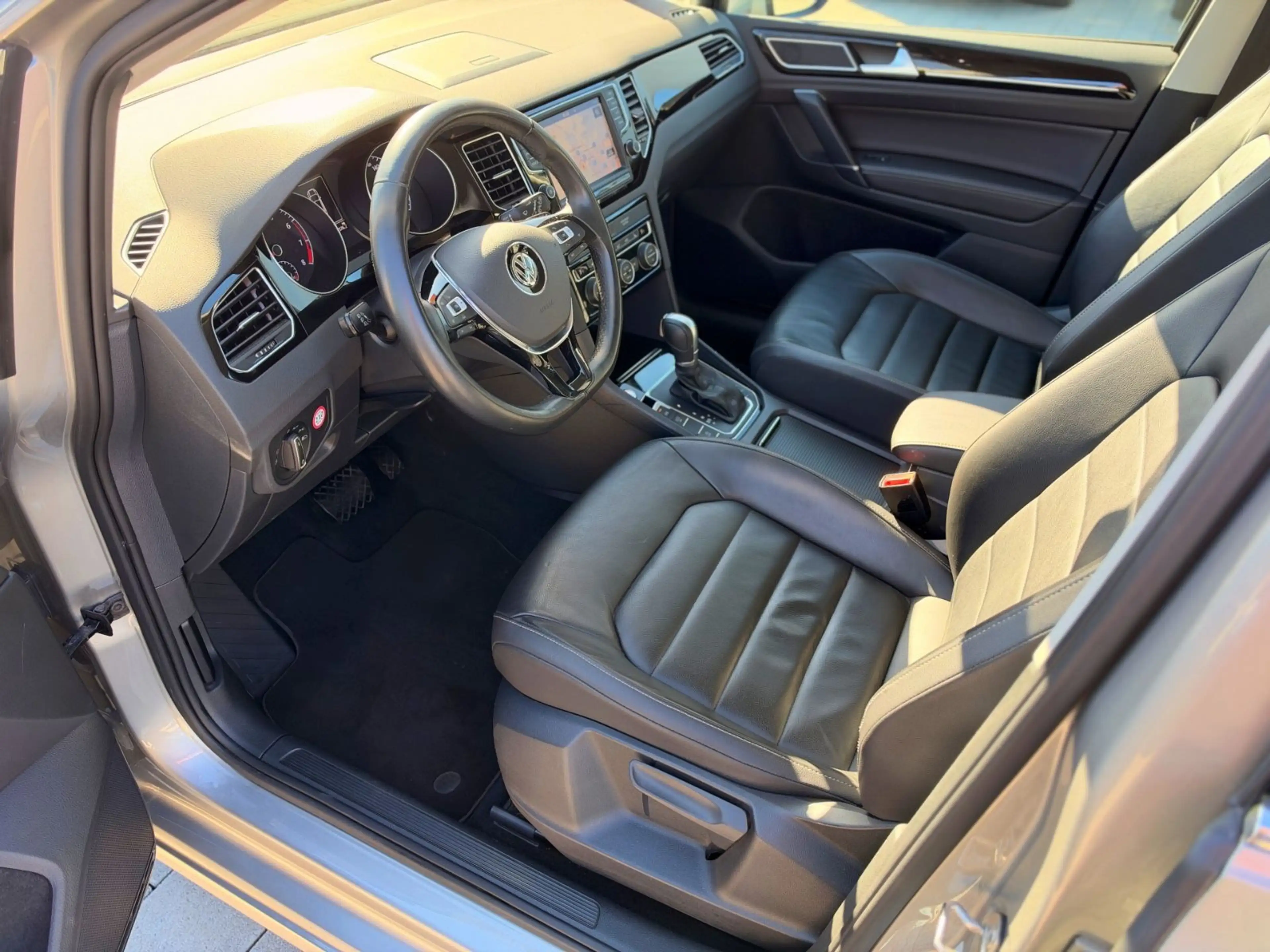 Volkswagen Golf Sportsvan VII Highline 1.4 TSI DSG/NAVI/LED — photo 15
