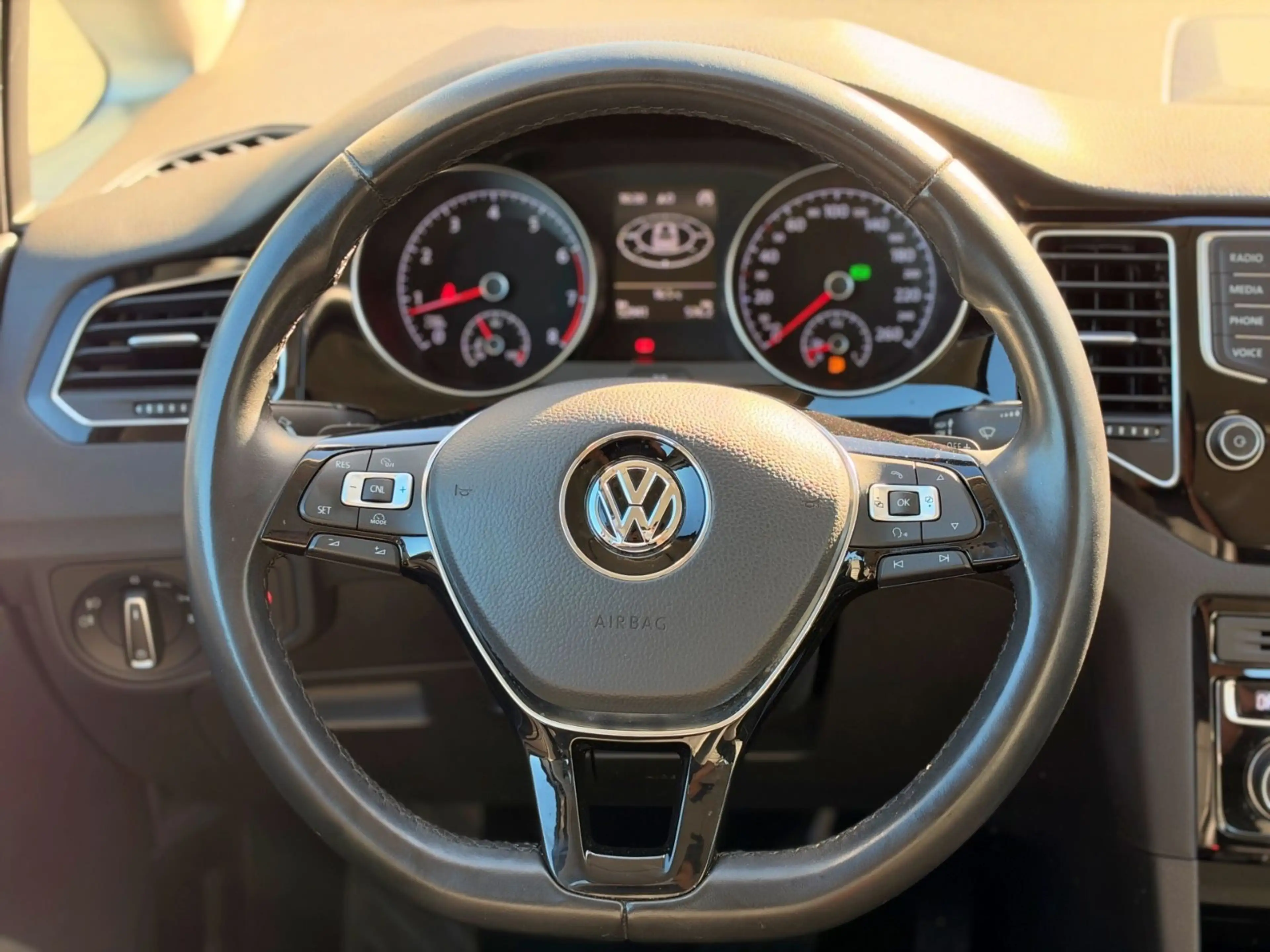 Volkswagen Golf Sportsvan VII Highline 1.4 TSI DSG/NAVI/LED — photo 11
