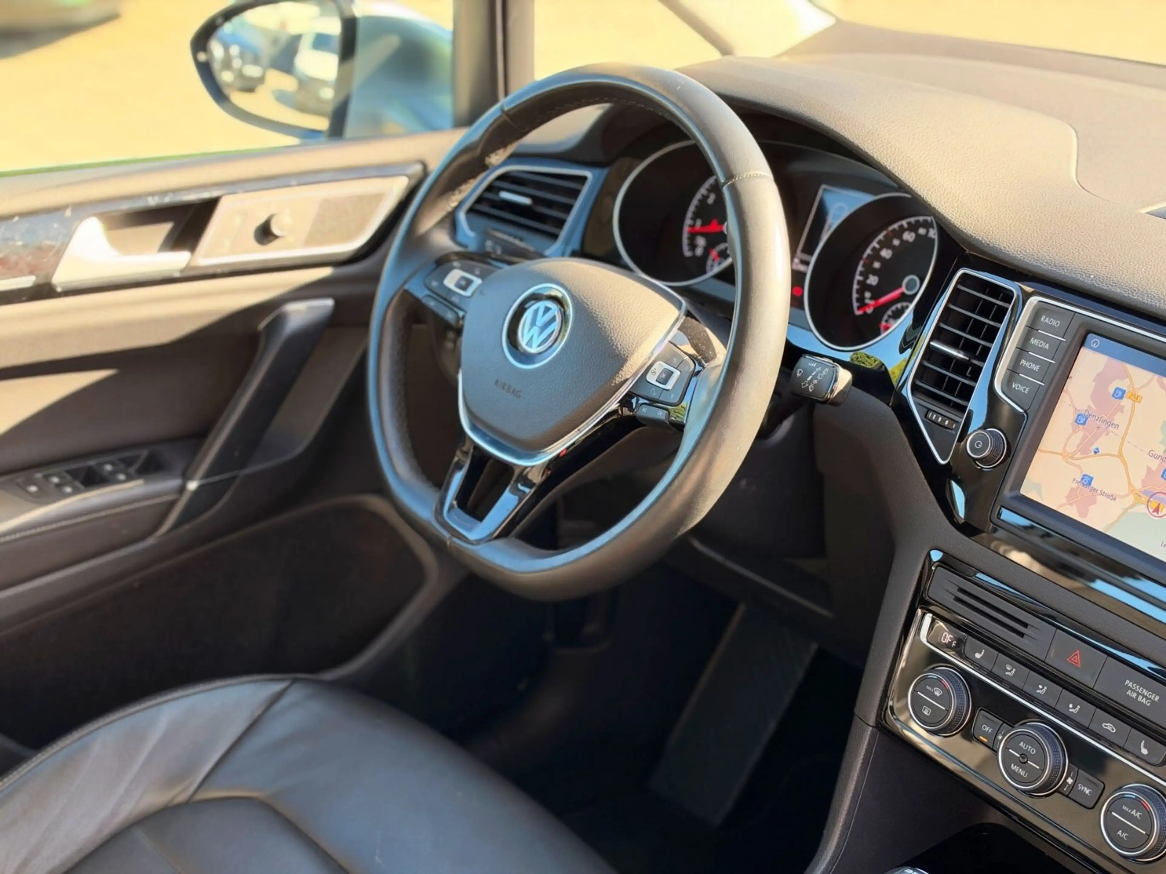 Volkswagen Golf Sportsvan VII Highline 1.4 TSI DSG/NAVI/LED — photo 14