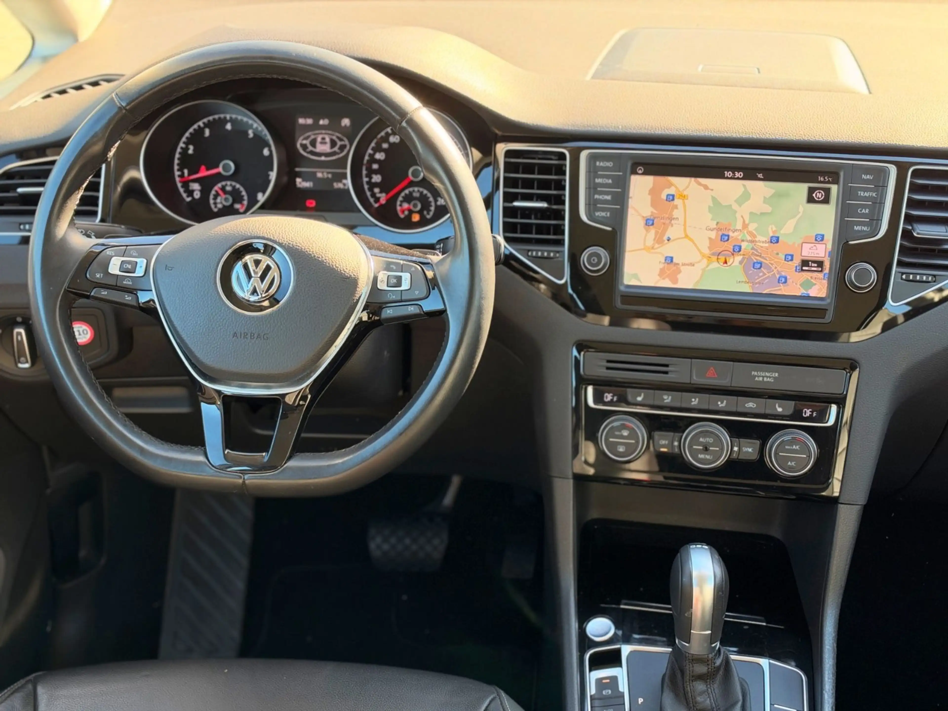 Volkswagen Golf Sportsvan VII Highline 1.4 TSI DSG/NAVI/LED — photo 9