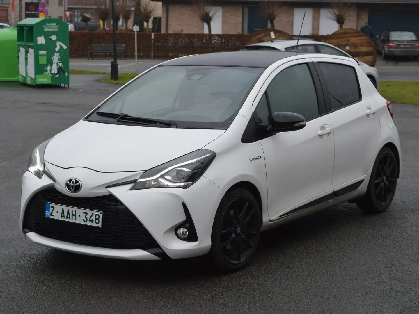 Toyota Yaris 1.5i VVT-i Hybride GR Sport E-CVT Blanc - 1