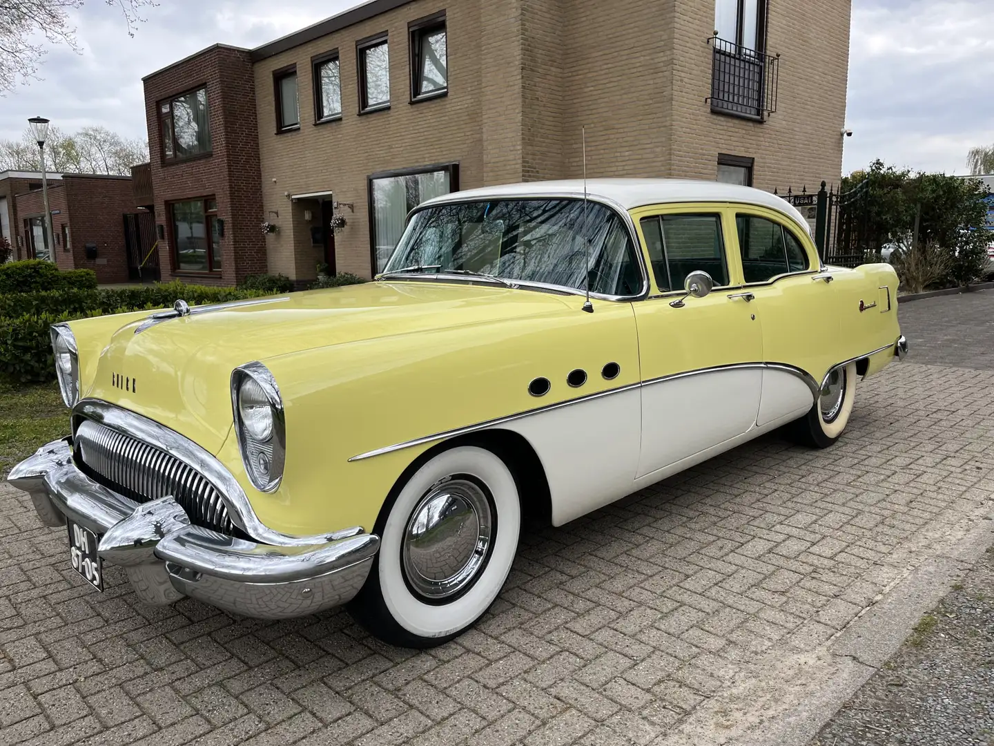 Buick Special V 8 Geel - 1