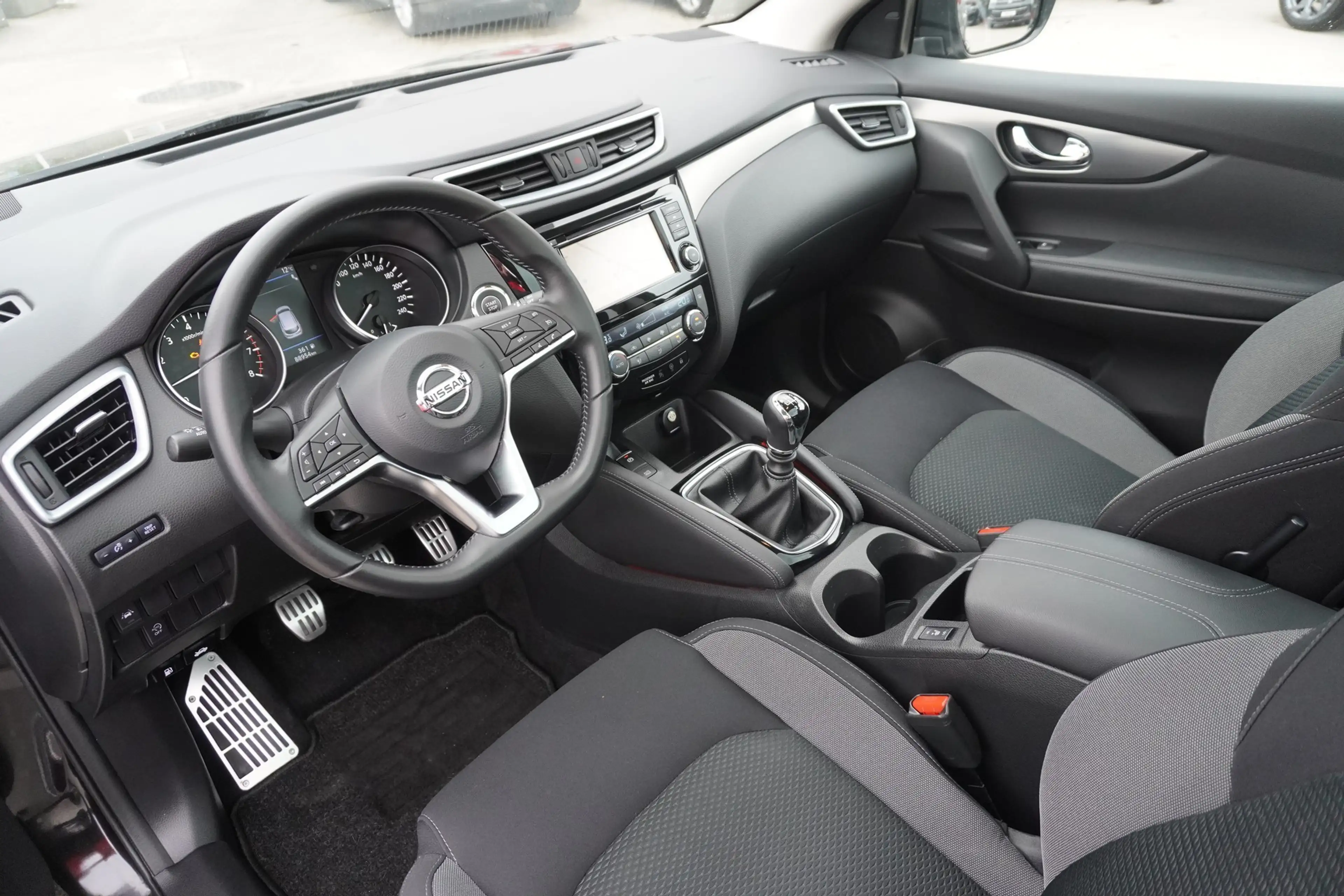 Nissan Qashqai 1.3 N-Connecta LED Navi Panorama 360° — photo 9