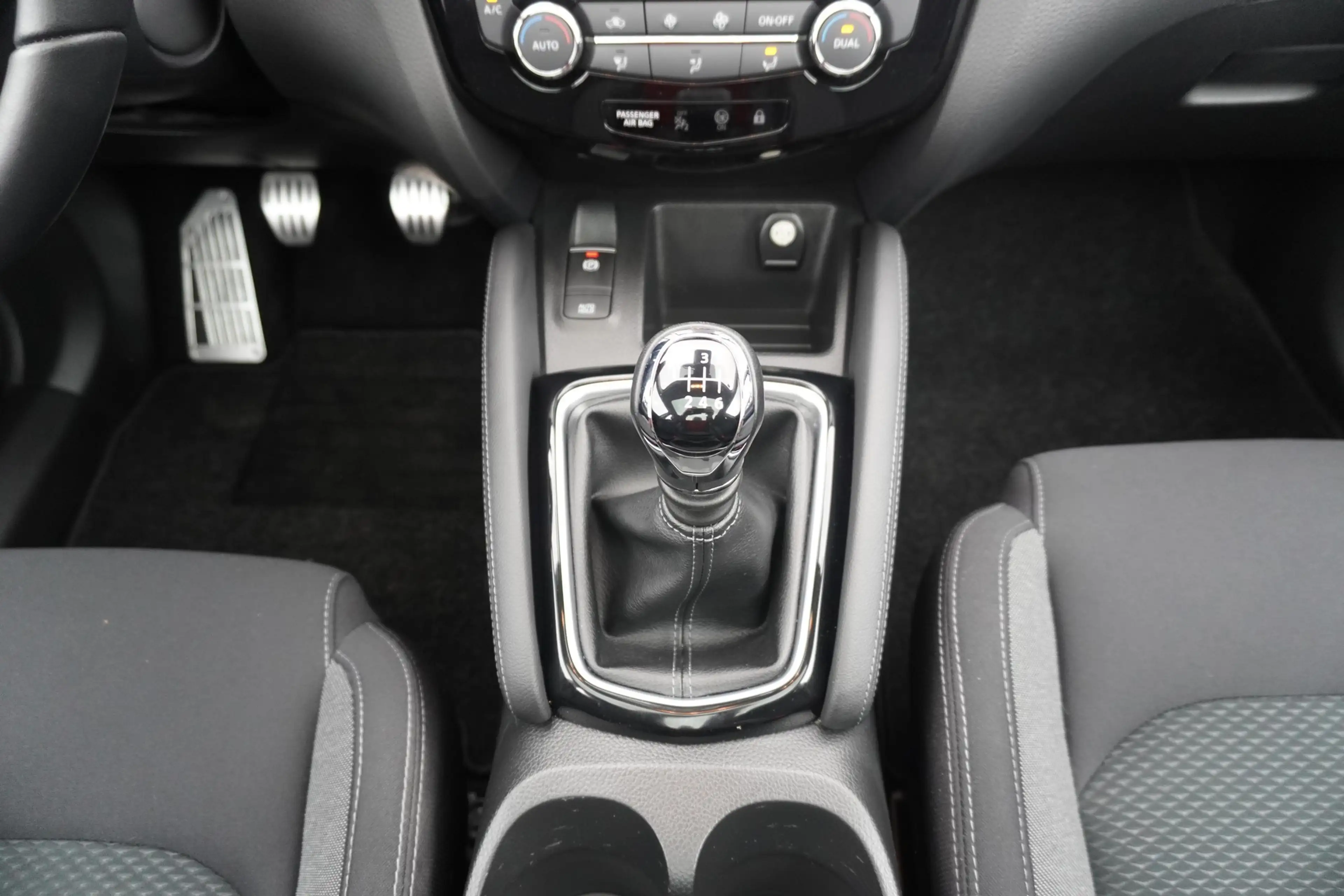 Nissan Qashqai 1.3 N-Connecta LED Navi Panorama 360° — photo 15