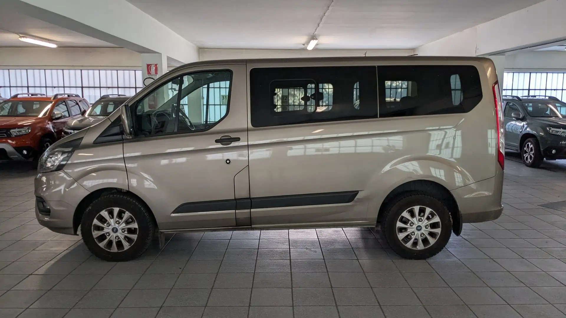 Ford Transit Custom 320 2.0 EcoBlue Hybrid 130 PC Combi Trend Bronce - 2
