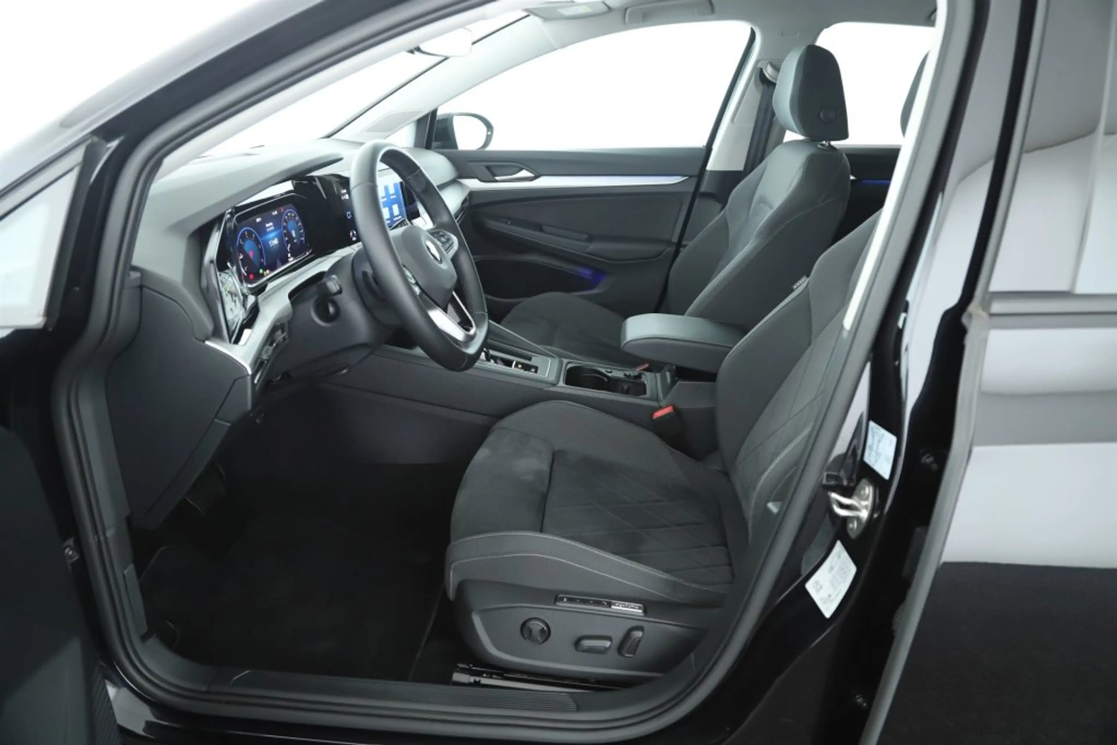 Volkswagen Golf LIFE 2,0 TDI DSG LED VIRTUAL 17ZOLL SPORTSITZE — photo 10