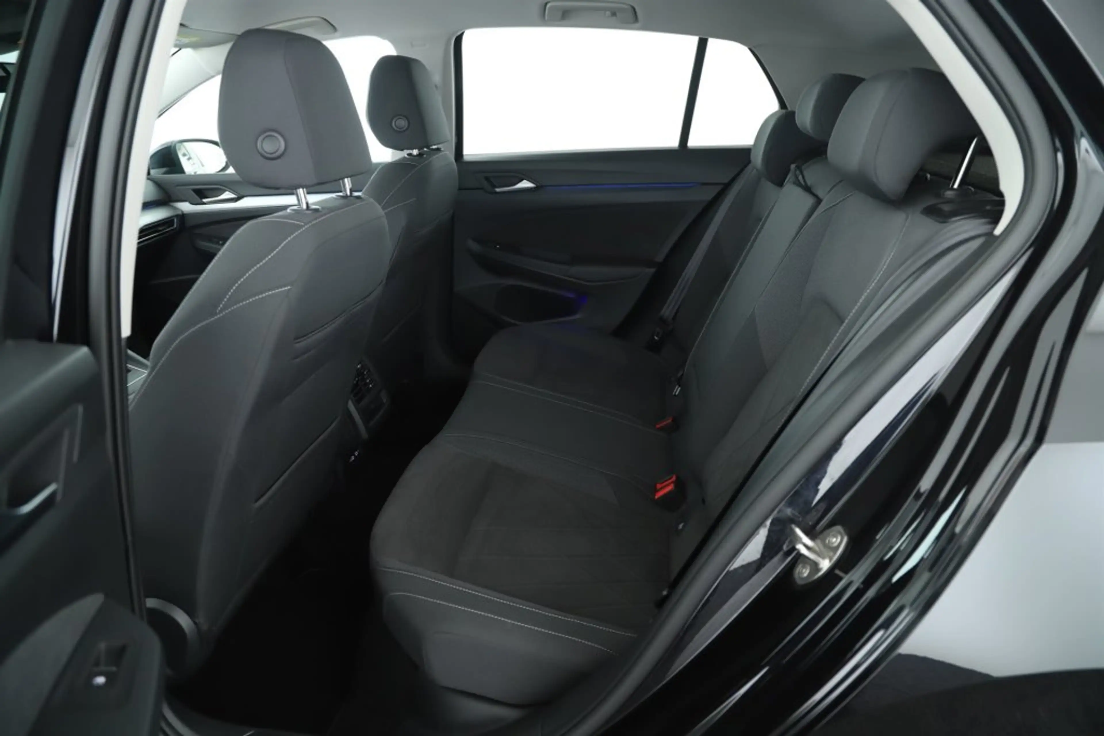 Volkswagen Golf LIFE 2,0 TDI DSG LED VIRTUAL 17ZOLL SPORTSITZE — photo 11