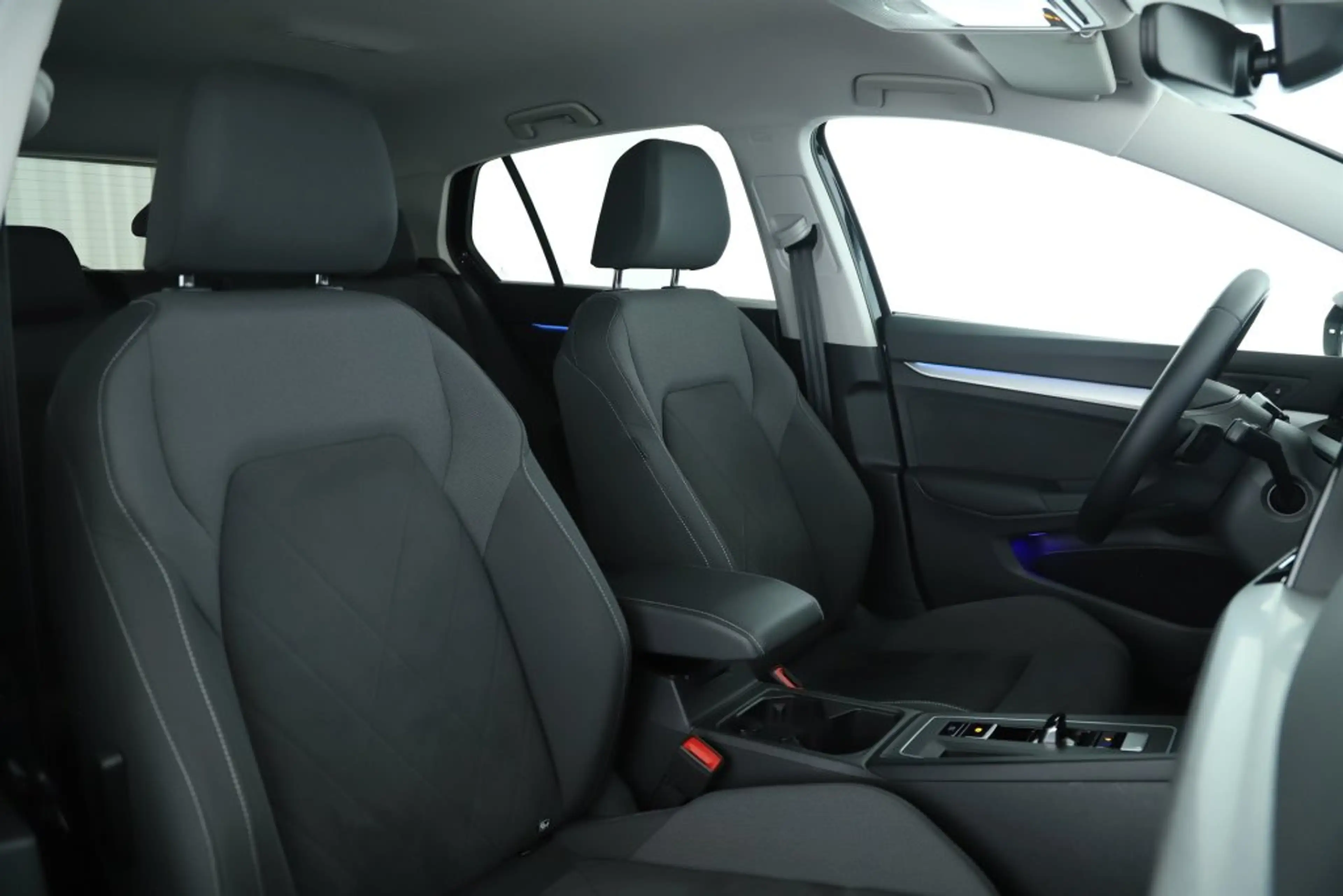 Volkswagen Golf LIFE 2,0 TDI DSG LED VIRTUAL 17ZOLL SPORTSITZE — photo 14