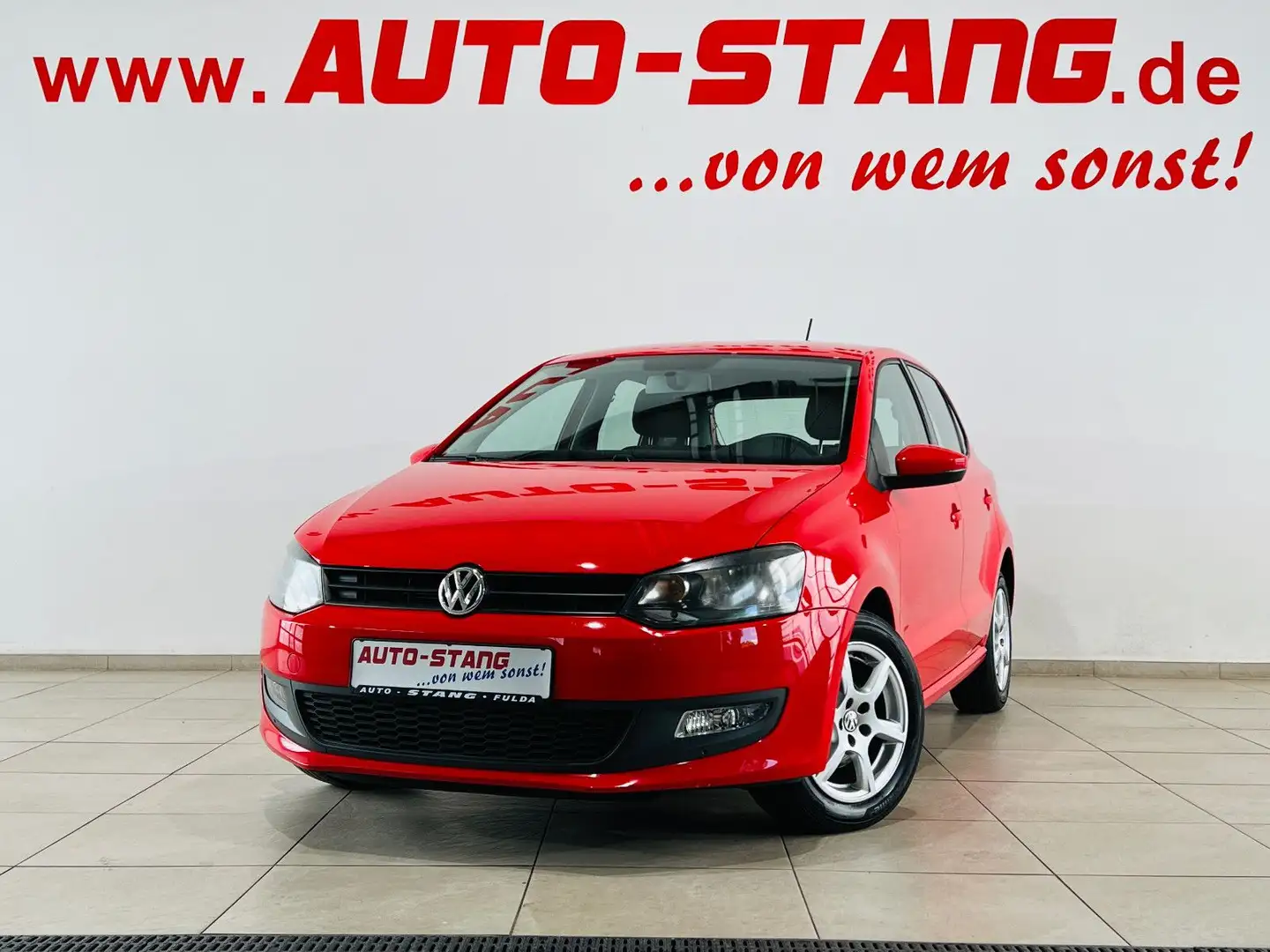 Volkswagen Polo Limousine in Rot gebraucht in Fulda für € 8.490,-