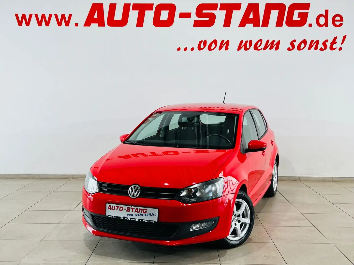 Volkswagen Polo Limousine in Rot gebraucht in Fulda für € 8.490