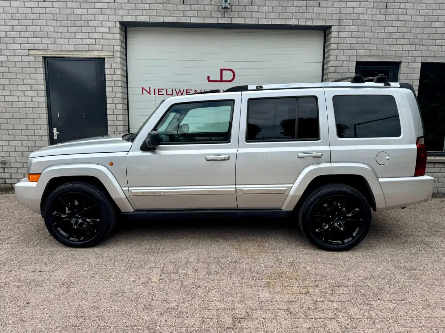 Jeep Commander 5.7 V8 Hemi Limited, 1e eigenaar, clean title, LPG Gris - 2